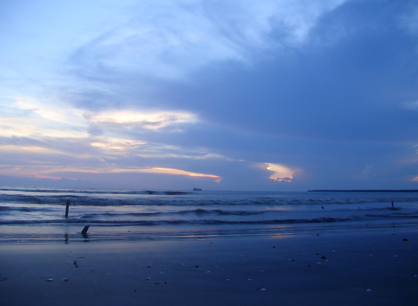 Sony Cyber-shot DSC-H50 sample photo. Alone, cloud, sky, wide photography
