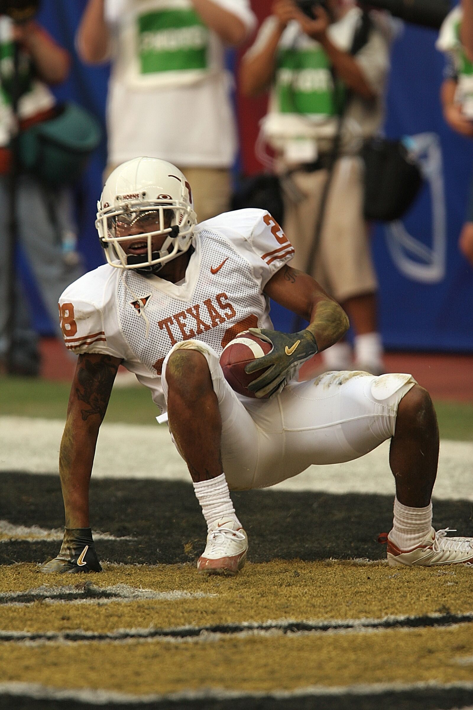 Canon EOS 20D sample photo. Football, end zone, touchdown photography