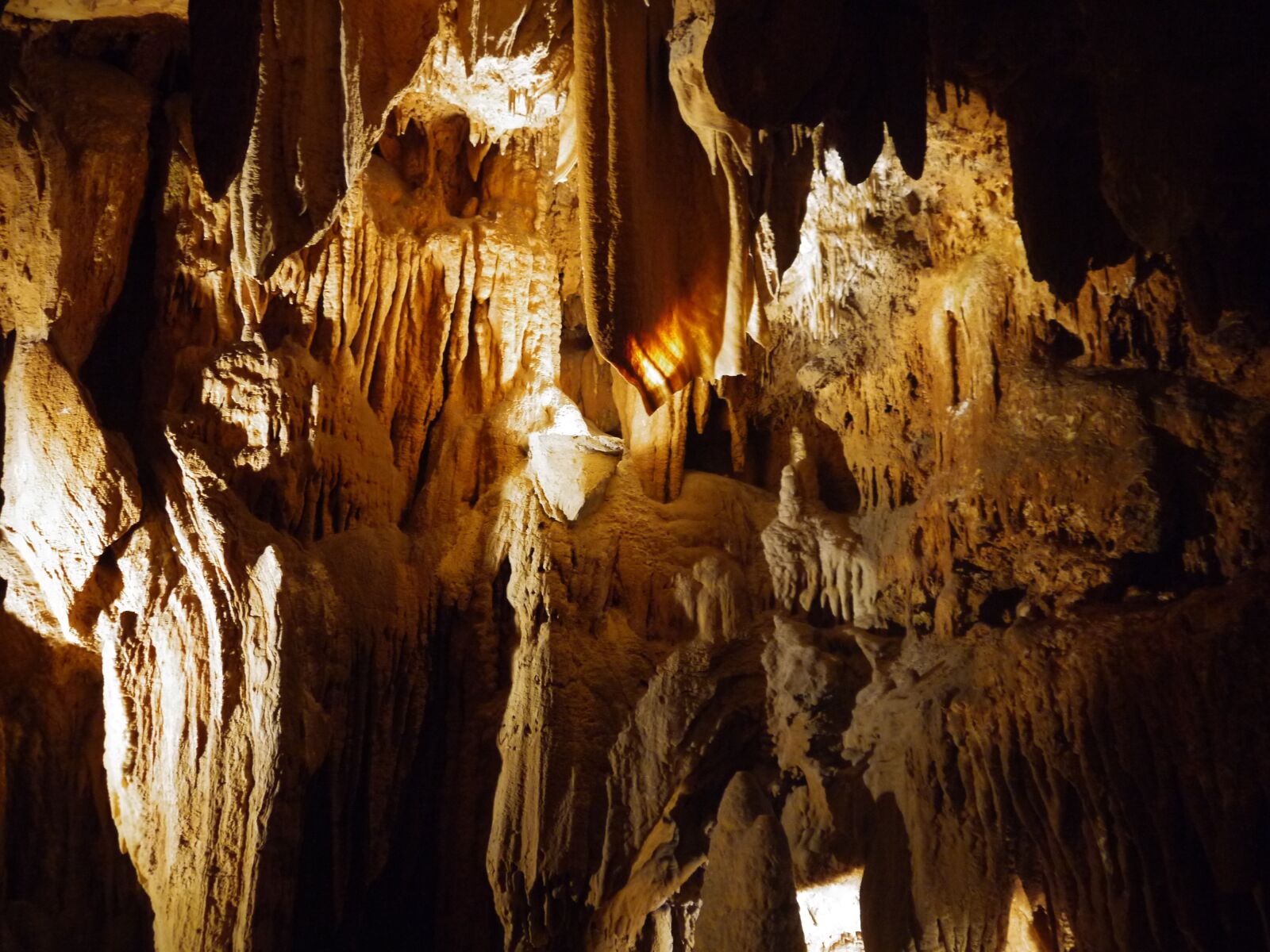 Panasonic Lumix DMC-G2 sample photo. Luray caverns, cave, stalactite photography