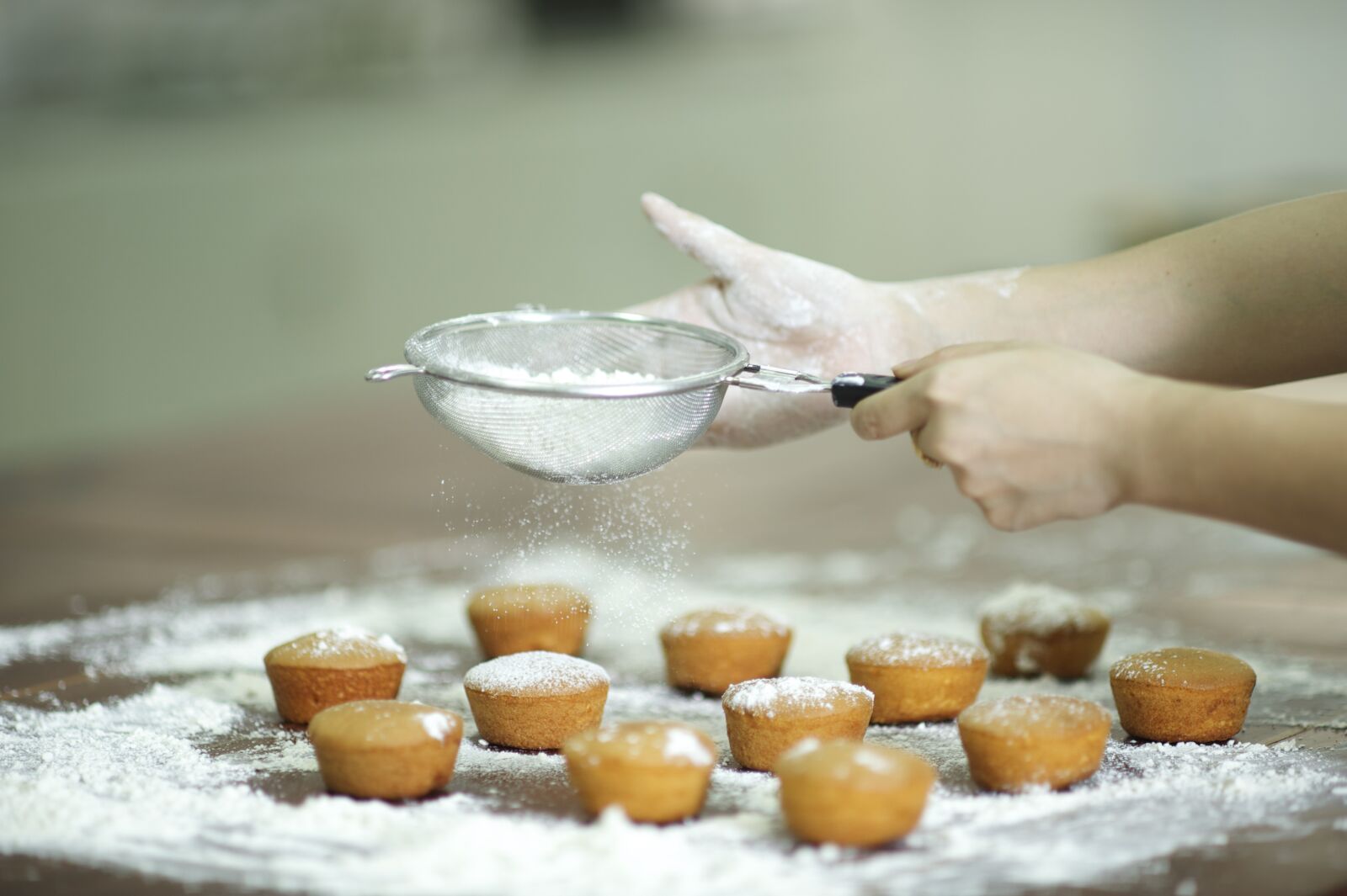 Nikon D3 sample photo. Cake, sprinkle with flour photography