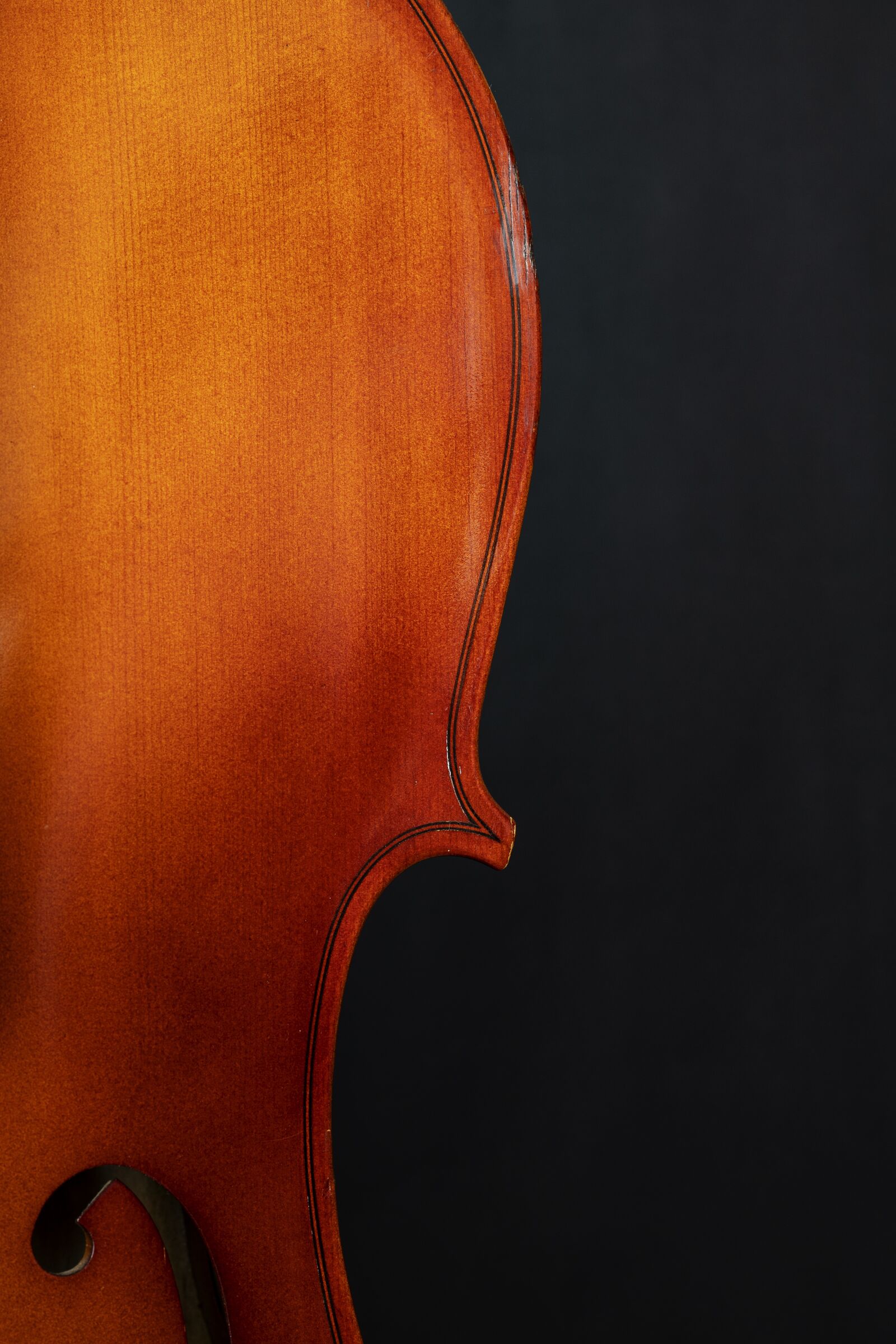 Sigma 85mm F1.4 DG HSM Art sample photo. Cello, music, instrument photography