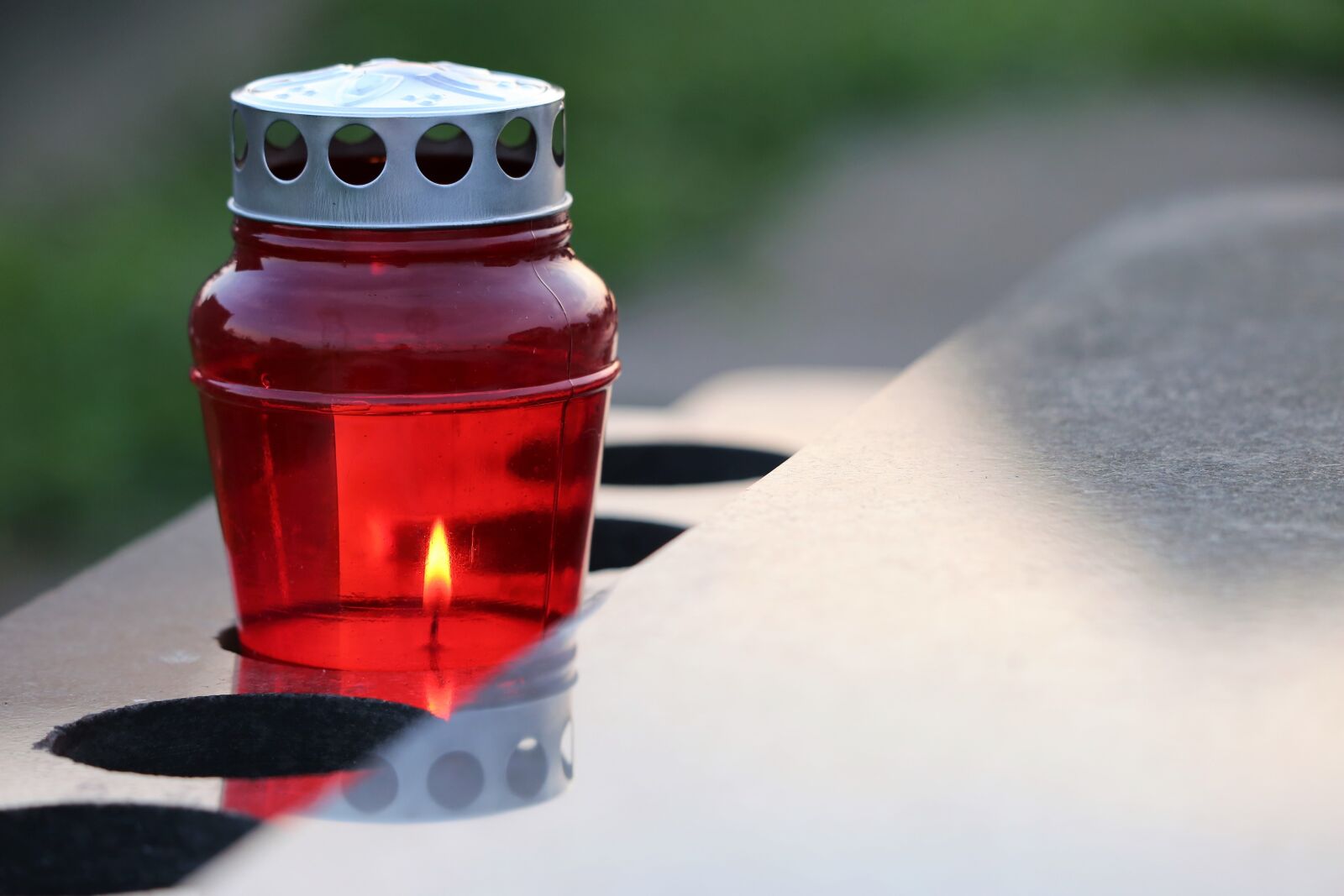 Canon EF 70-300 F4-5.6 IS II USM sample photo. Red candle, lamp, black photography