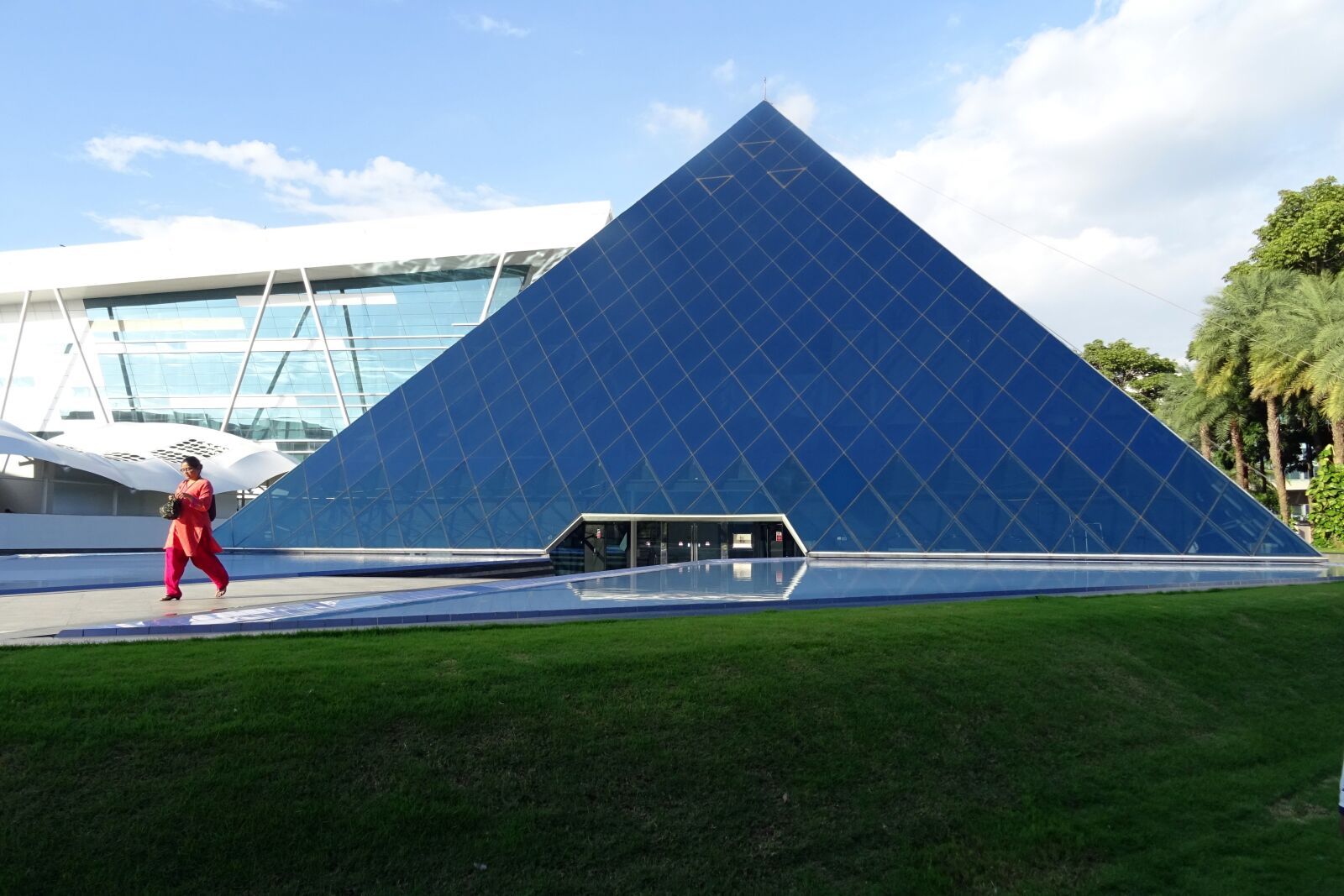 Sony DSC-HX60V sample photo. Building, architecture, pyramid photography