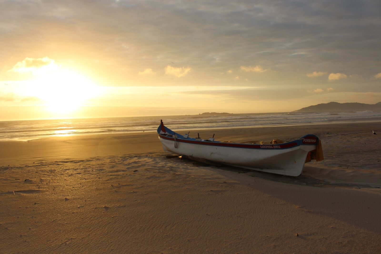 Canon EOS 700D (EOS Rebel T5i / EOS Kiss X7i) sample photo. Canoe, mar, dawn photography