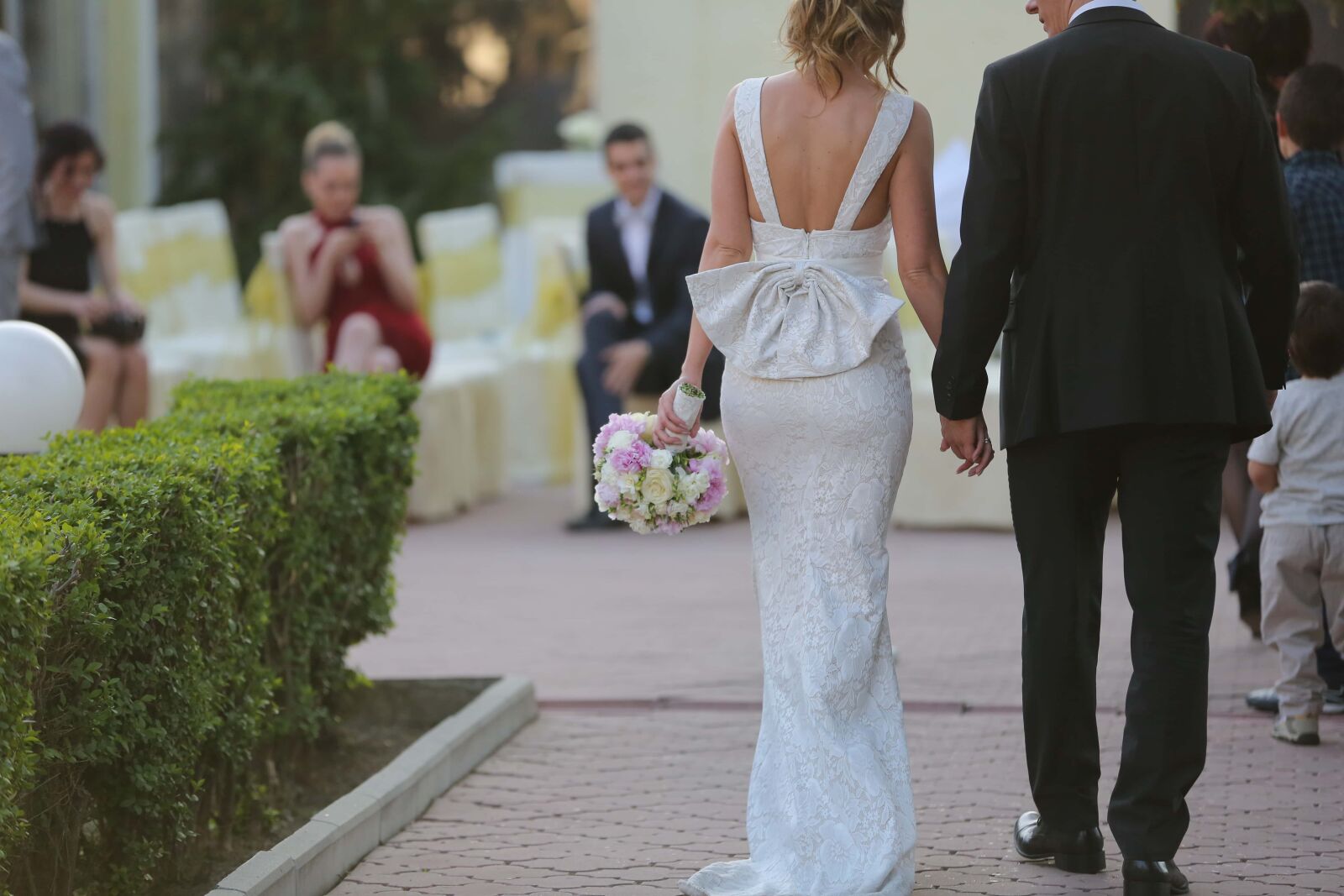 Canon EOS 5D Mark III sample photo. Bride, groom, walking, wedding photography
