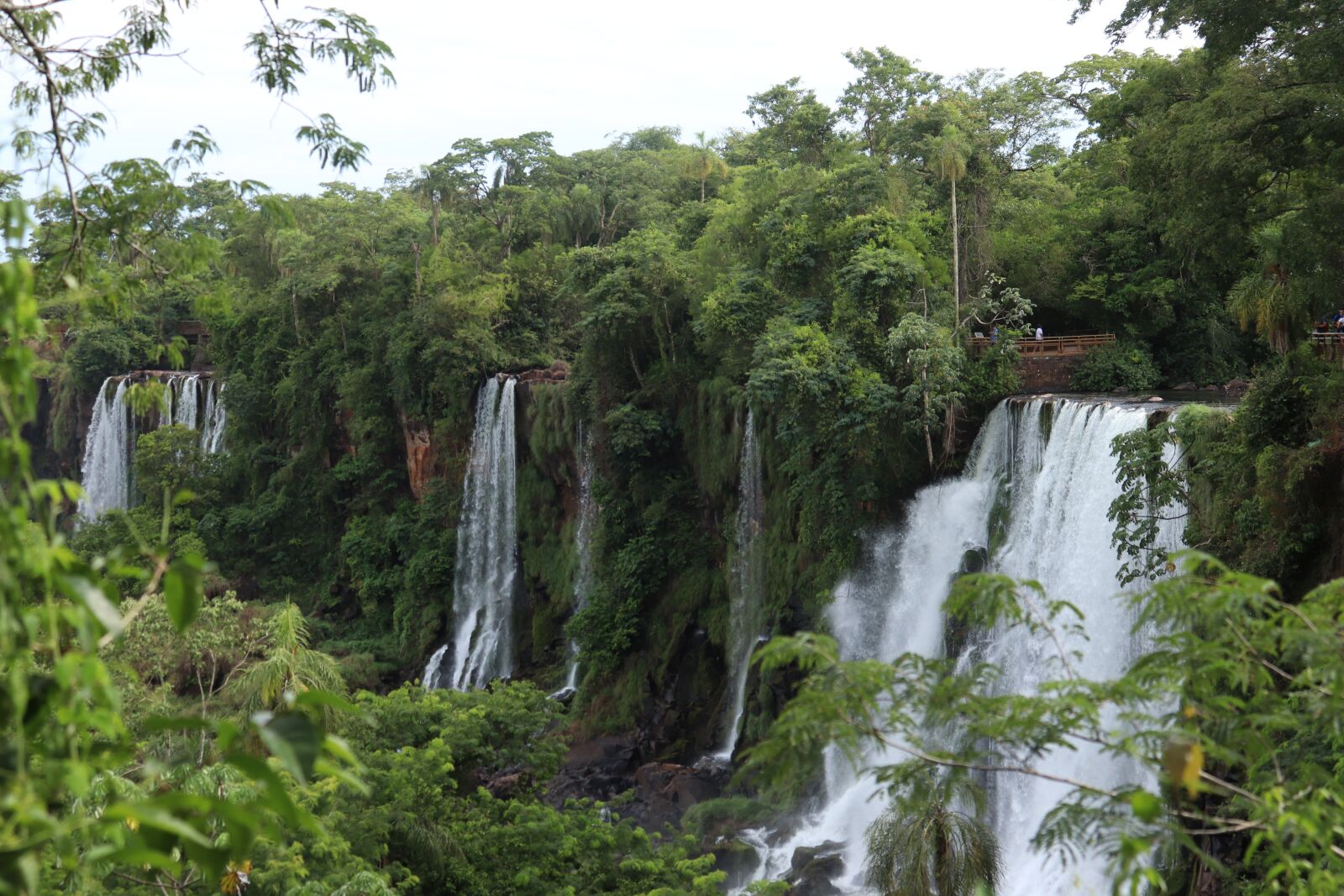 Canon EOS 200D (EOS Rebel SL2 / EOS Kiss X9) sample photo. Iguazu falls, waterfall, landscape photography