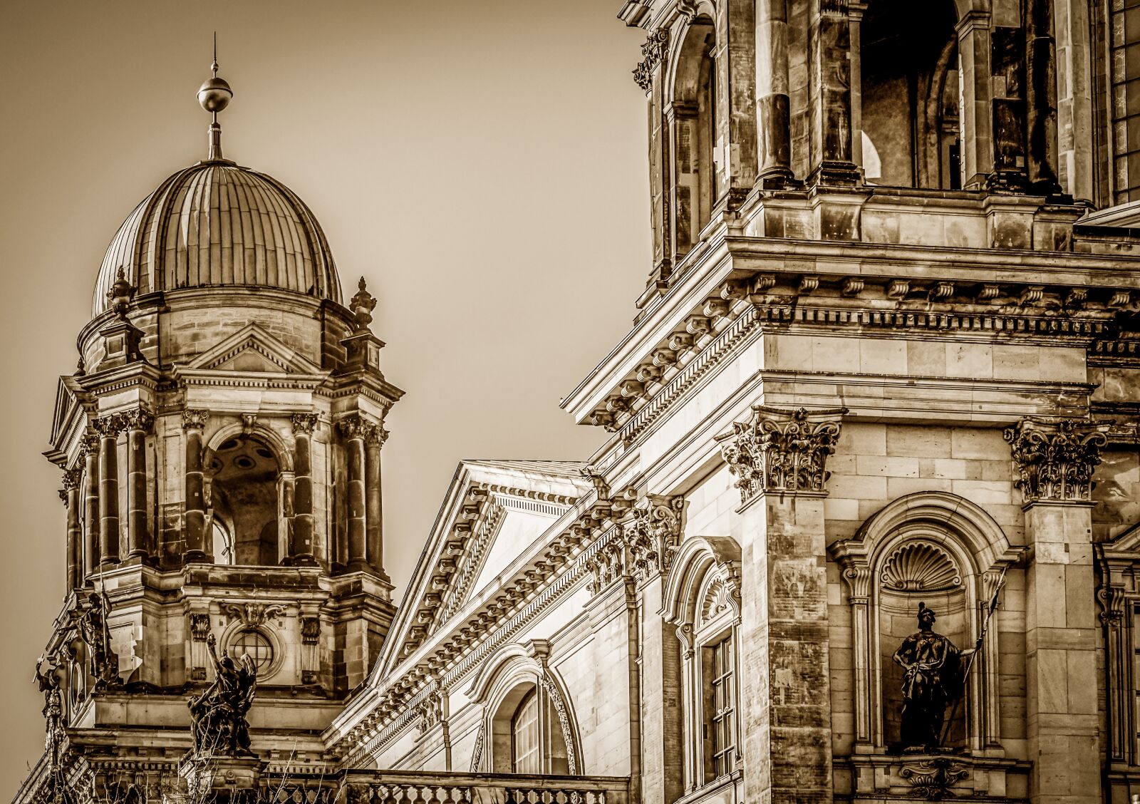 Fujifilm XC 50-230mm F4.5-6.7 OIS sample photo. Berlin cathedral, building, architecture photography