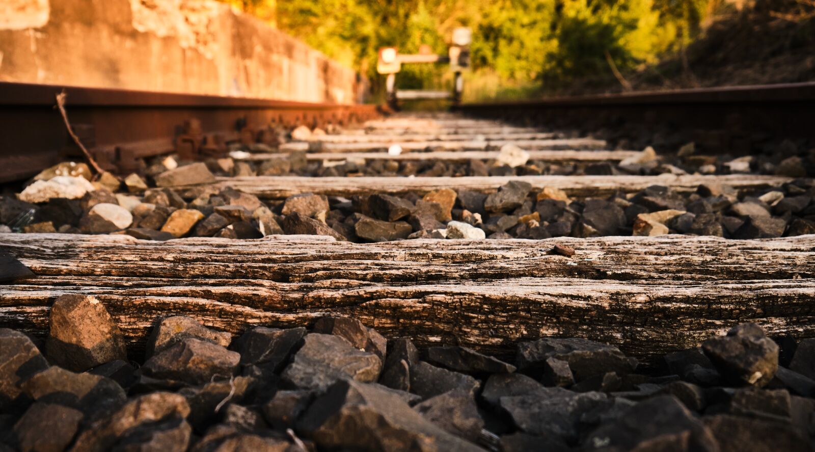 Fujifilm XF 18-55mm F2.8-4 R LM OIS sample photo. Gleise, railway line, rails photography