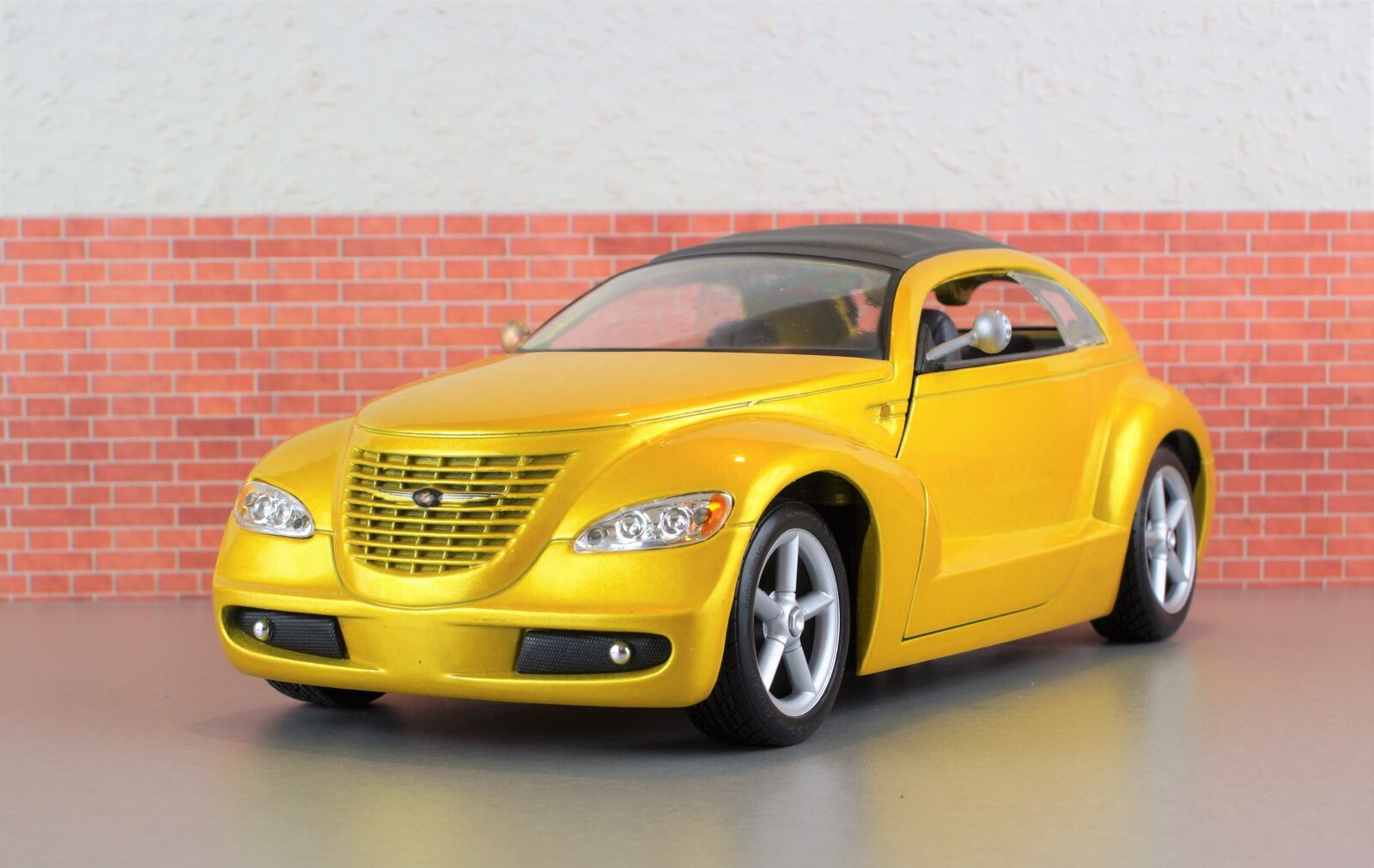 Sony DT 18-70mm F3.5-5.6 sample photo. Model car, chrysler, cruiser photography