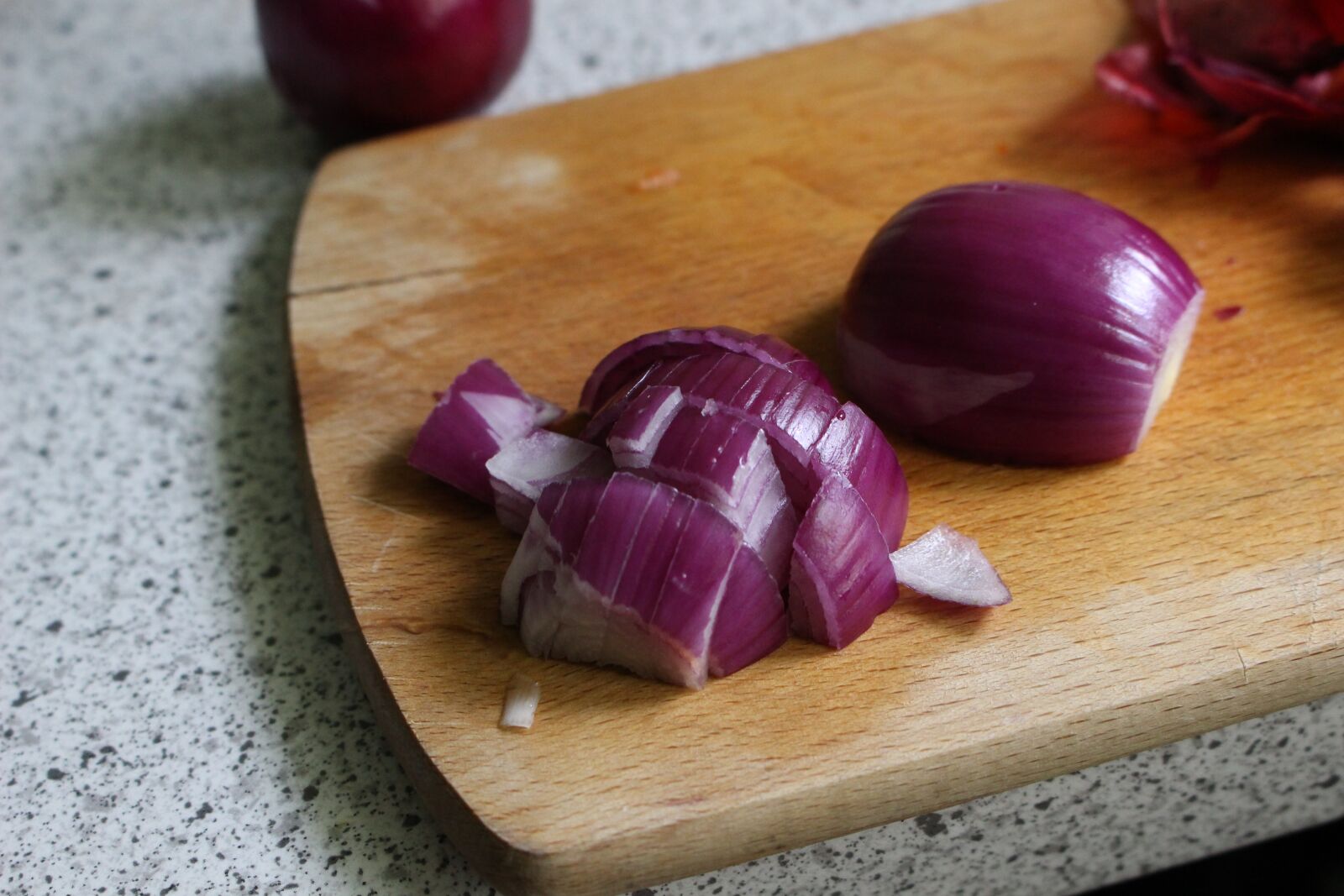 Canon EOS 100D (EOS Rebel SL1 / EOS Kiss X7) sample photo. Onion, cut, purple photography