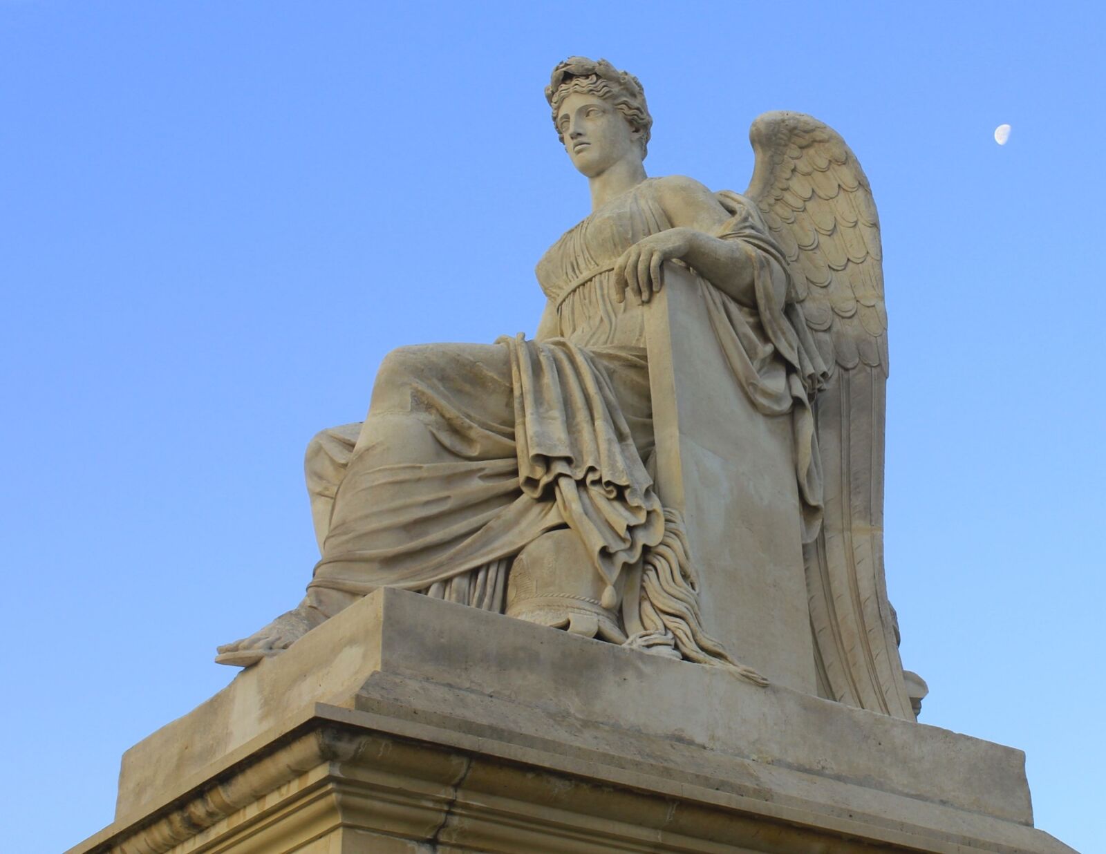 Canon EOS 550D (EOS Rebel T2i / EOS Kiss X4) sample photo. Statue, paris, france photography