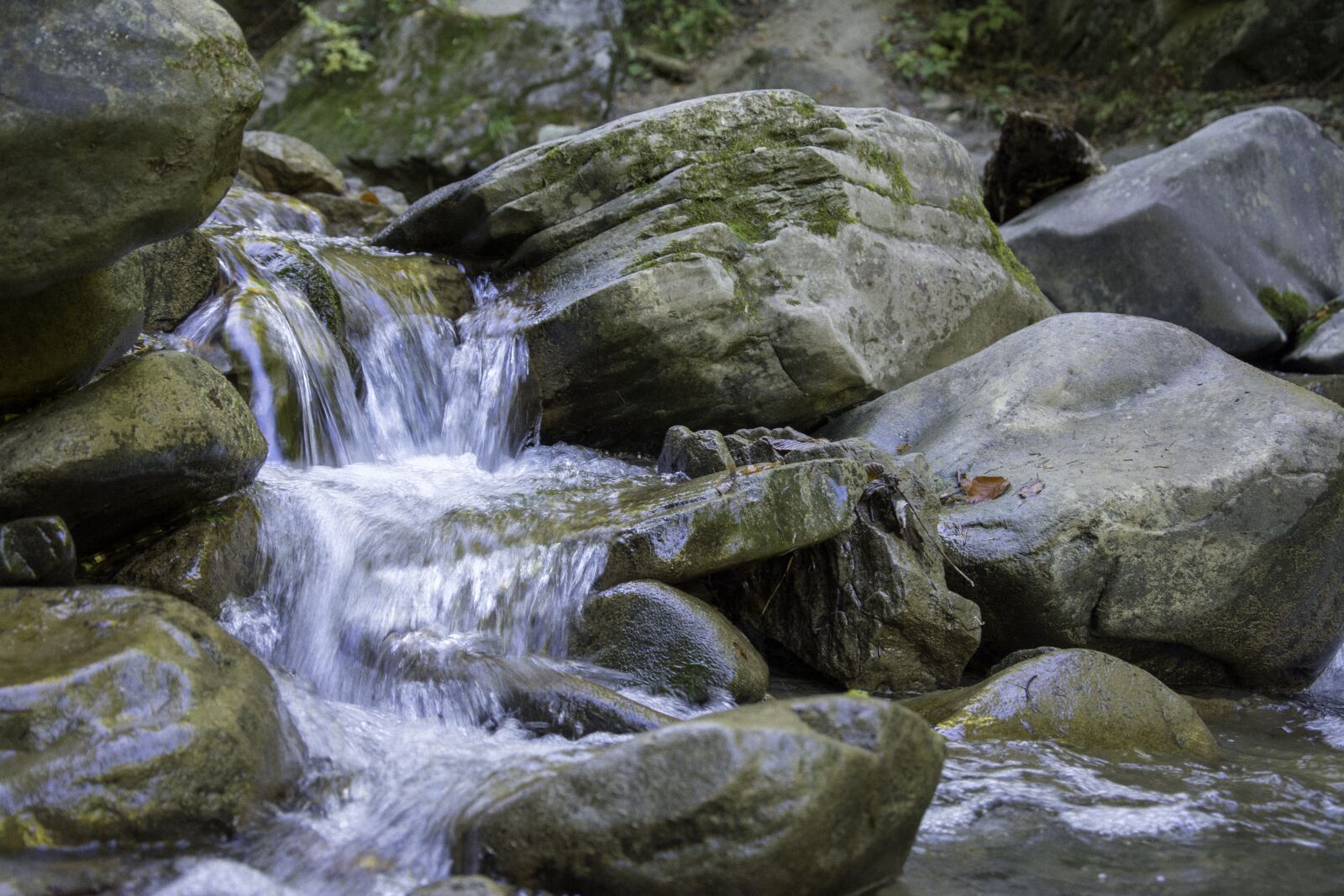 Nikon D7100 sample photo. Cascada, stones, wet photography