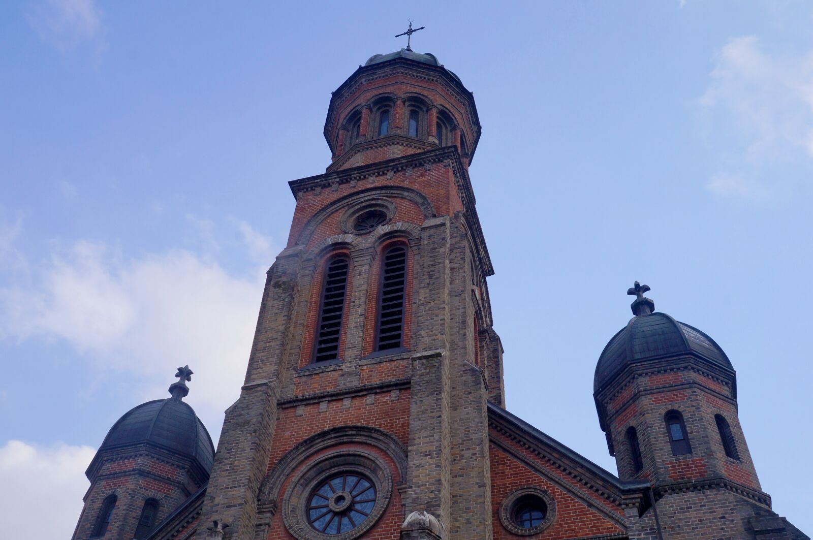 Sony Alpha NEX-F3 + Sony E 18-55mm F3.5-5.6 OSS sample photo. Jeonju, electric cathedral, cathedral photography