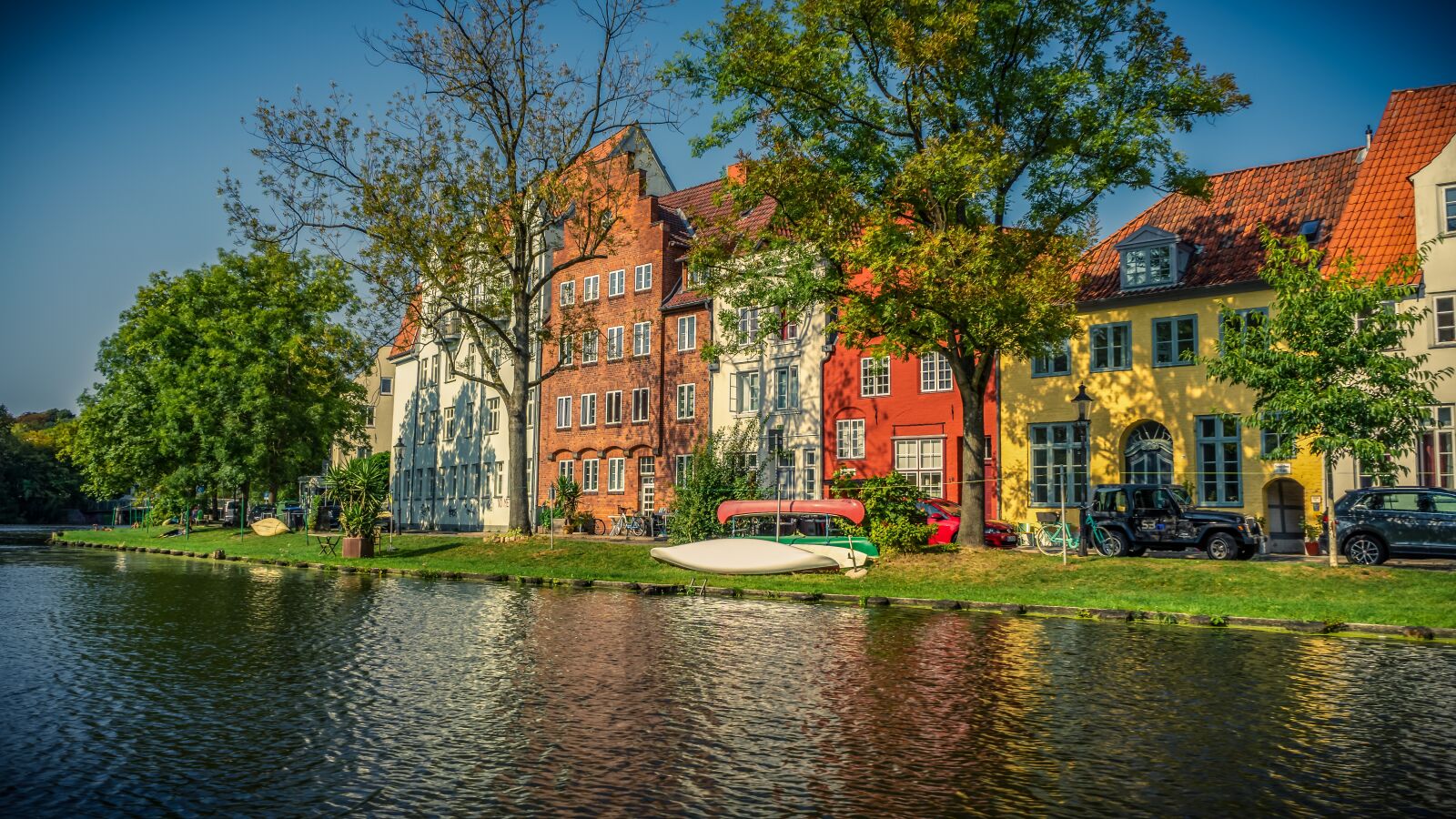 Sony a7 II + Sony FE 28-70mm F3.5-5.6 OSS sample photo. Water, waters, bank photography