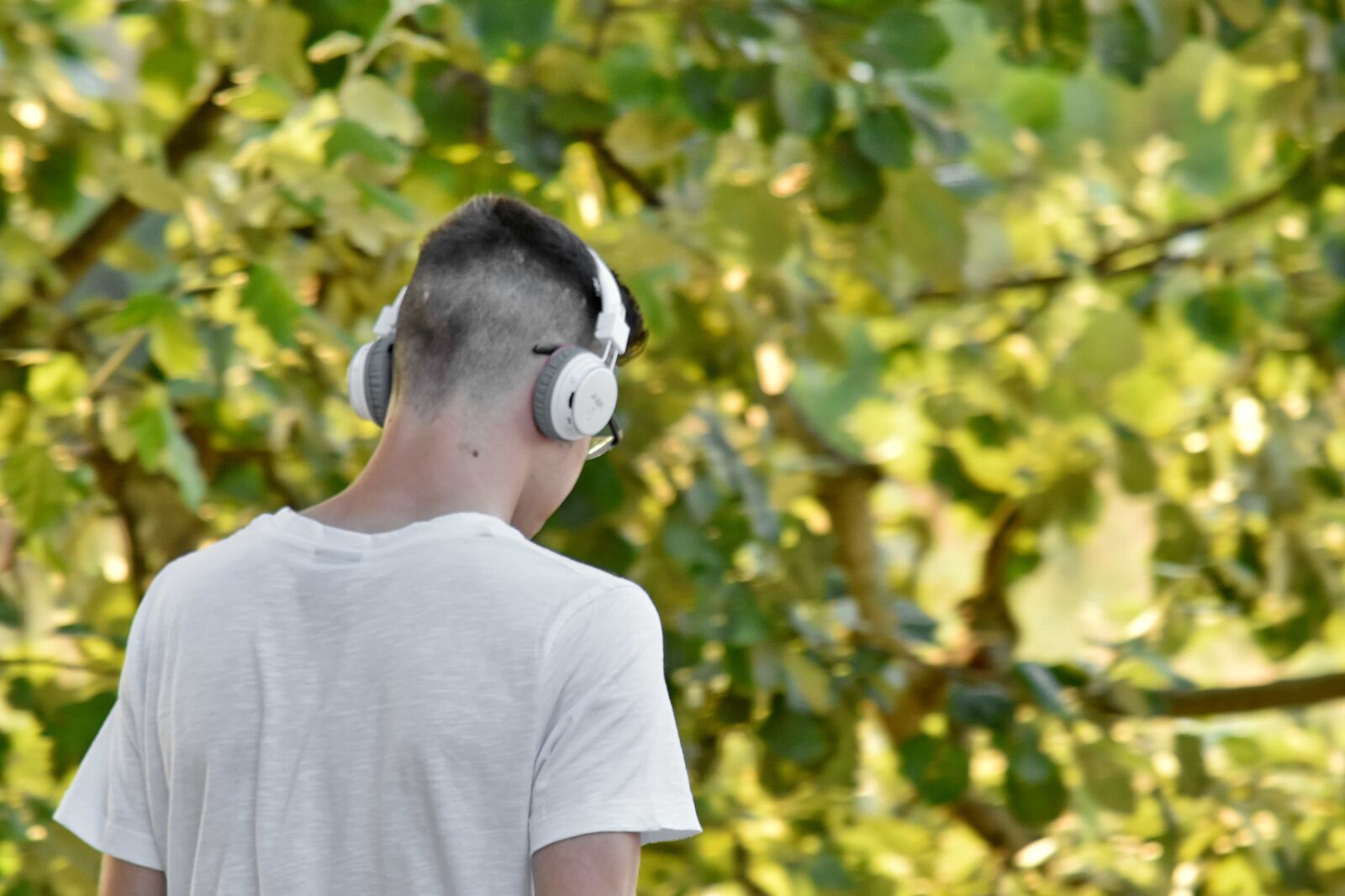Nikon D5500 sample photo. Boy, headphones, headset, music photography