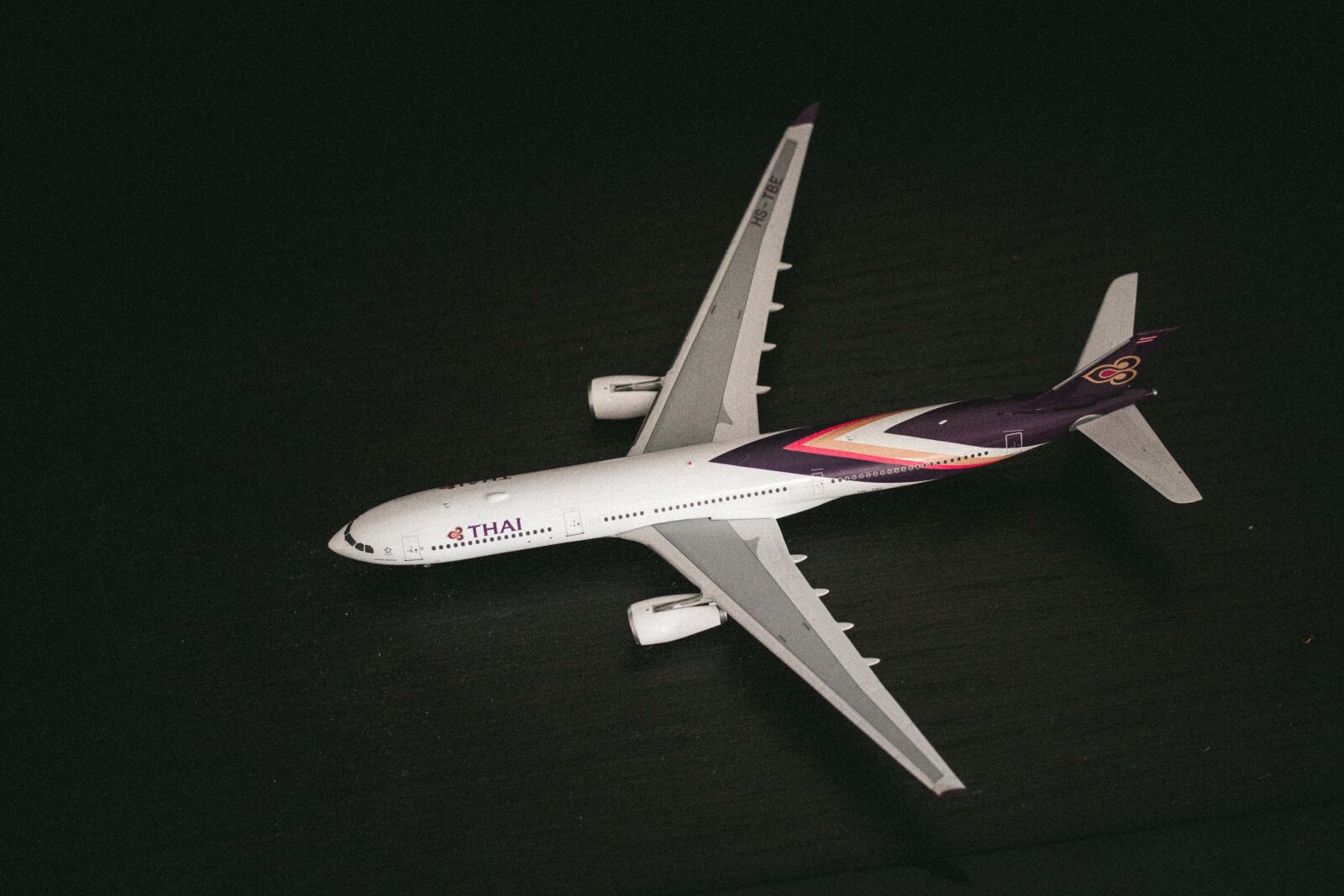 Canon EOS 700D (EOS Rebel T5i / EOS Kiss X7i) + Canon EF 50mm F1.8 STM sample photo. Model, airplane, flight pattern photography