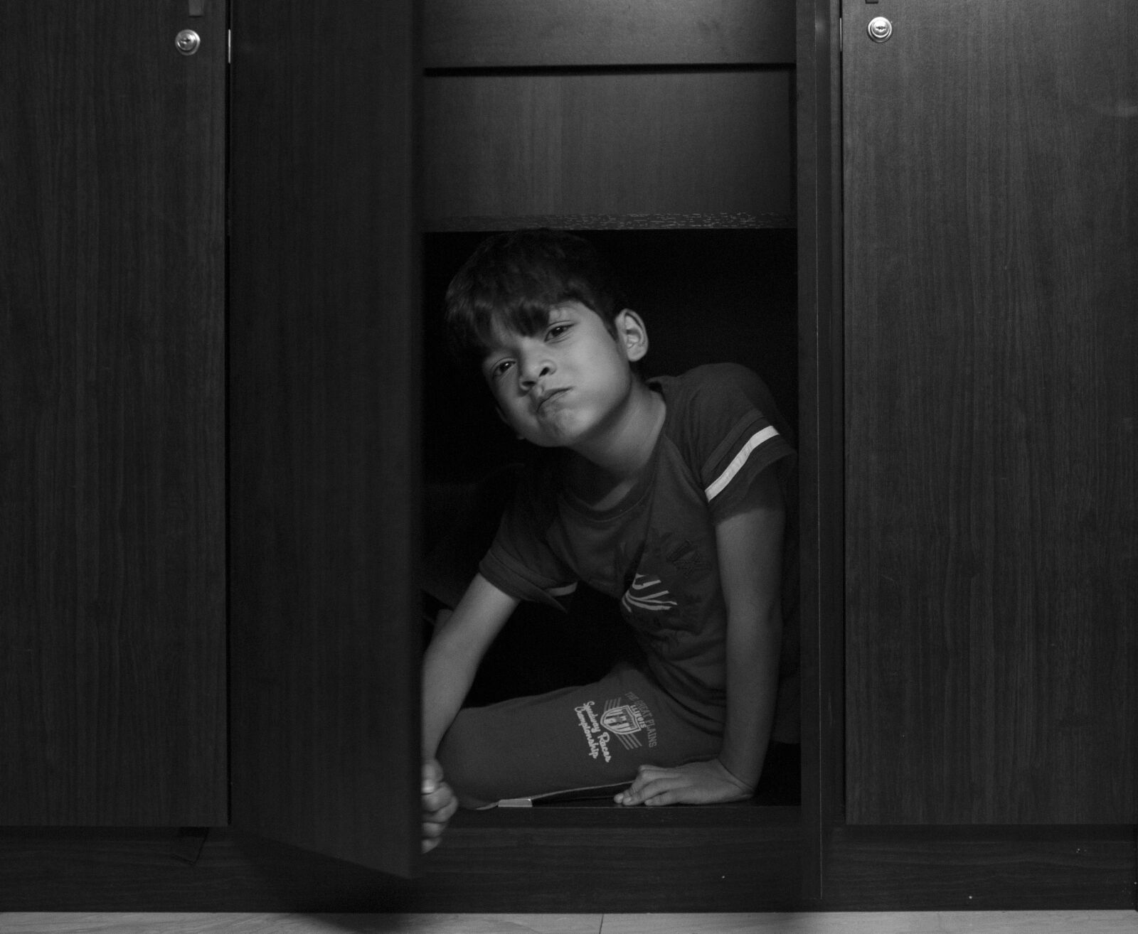 Canon EOS 600D (Rebel EOS T3i / EOS Kiss X5) sample photo. Boy, black and white photography
