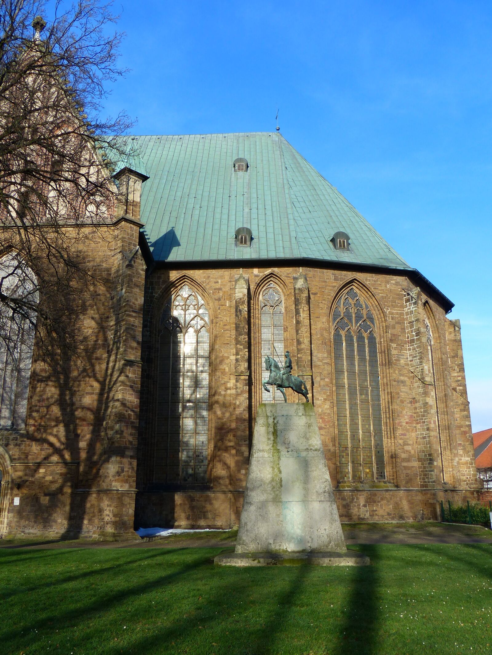 Panasonic Lumix DMC-FZ200 sample photo. Verden of all, dom photography
