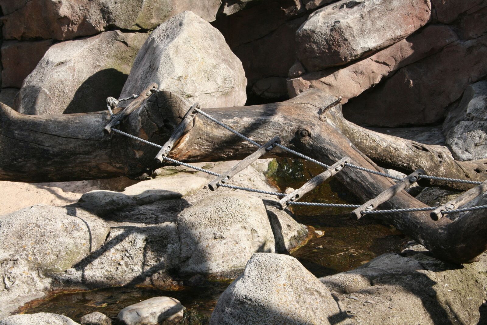Canon EOS 400D (EOS Digital Rebel XTi / EOS Kiss Digital X) sample photo. Stone, stones, water photography