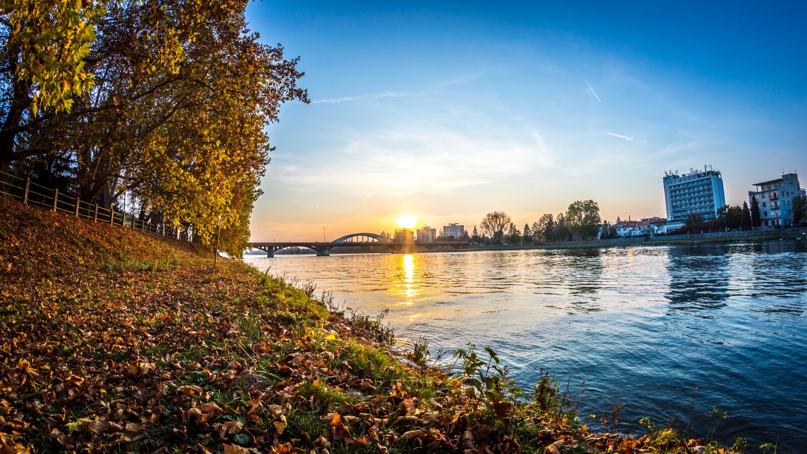 Nikon D3200 sample photo. City, sunset, autumn photography