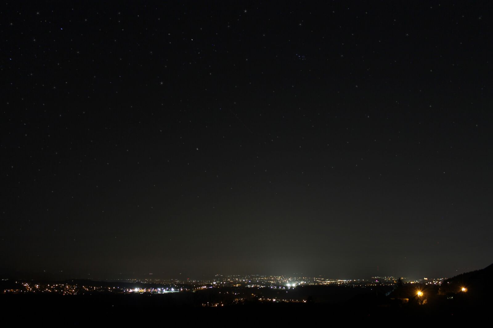 Canon EOS 1100D (EOS Rebel T3 / EOS Kiss X50) sample photo. Night, city lights, night photography