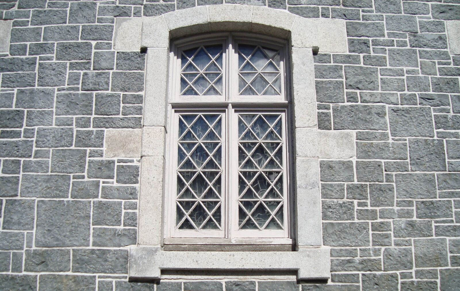 Sony Cyber-shot DSC-W120 sample photo. Window, window frame, brick photography