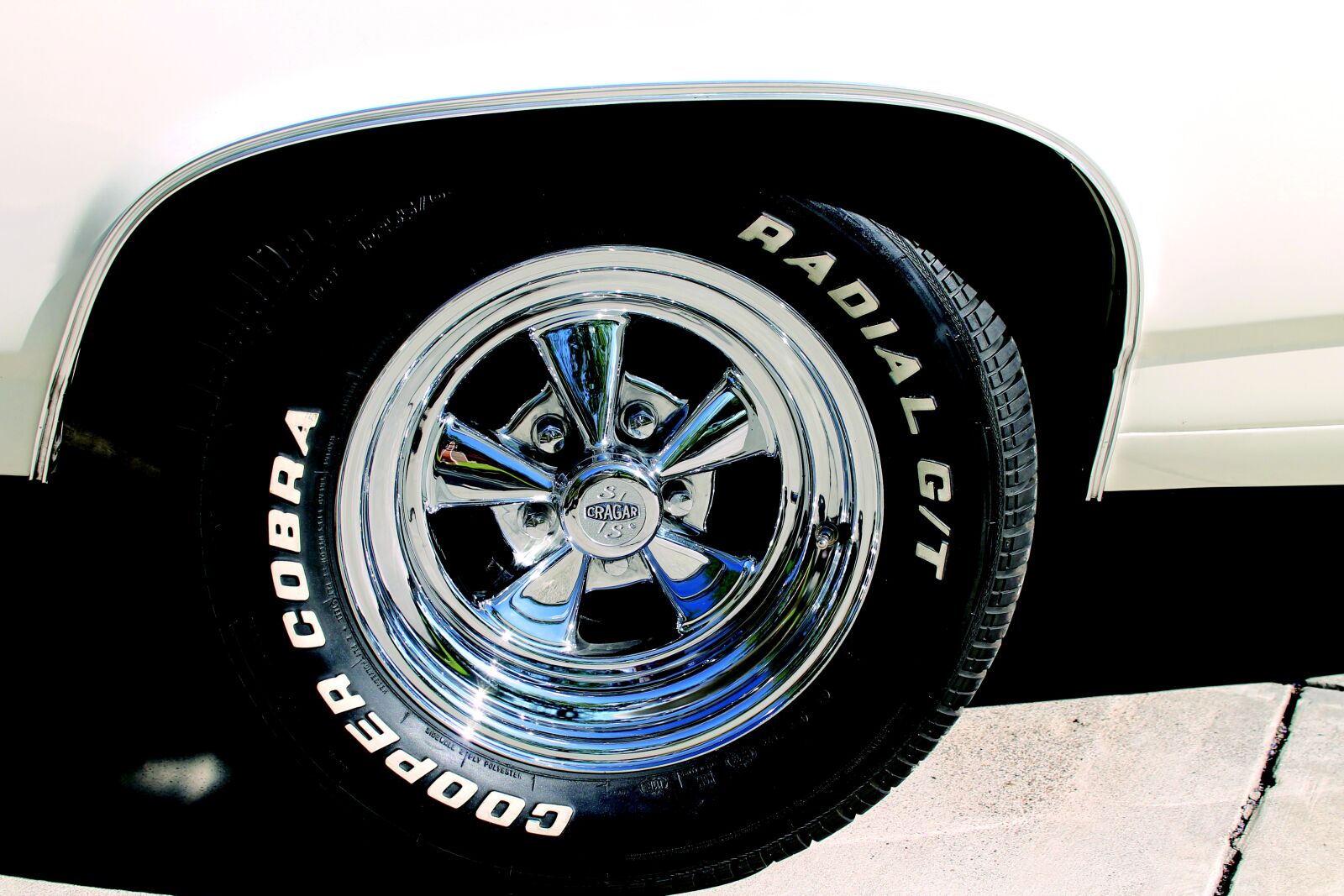 Canon EOS 1100D (EOS Rebel T3 / EOS Kiss X50) sample photo. Rims, tires, chrome photography