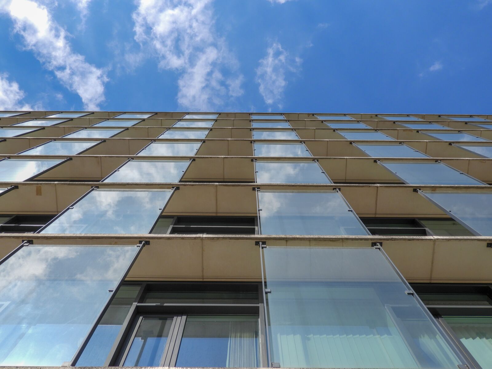 Nikon Coolpix B700 sample photo. Palazzo, windows, architecture photography