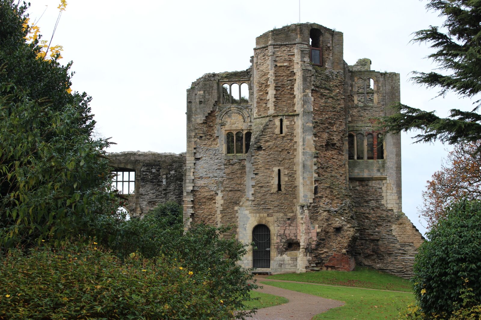 Canon EOS 100D (EOS Rebel SL1 / EOS Kiss X7) sample photo. Castle, newark, newark castle photography