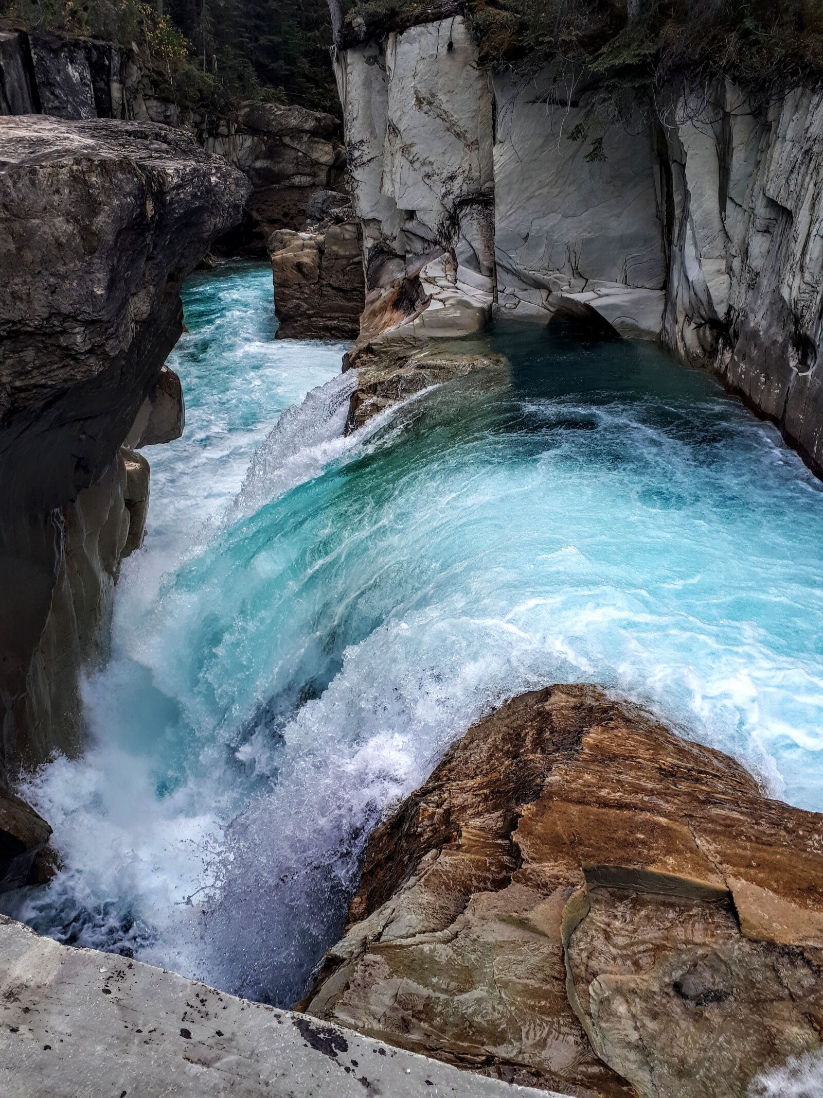 Samsung Galaxy A5(2017) sample photo. Waterfall, canyon, nature photography