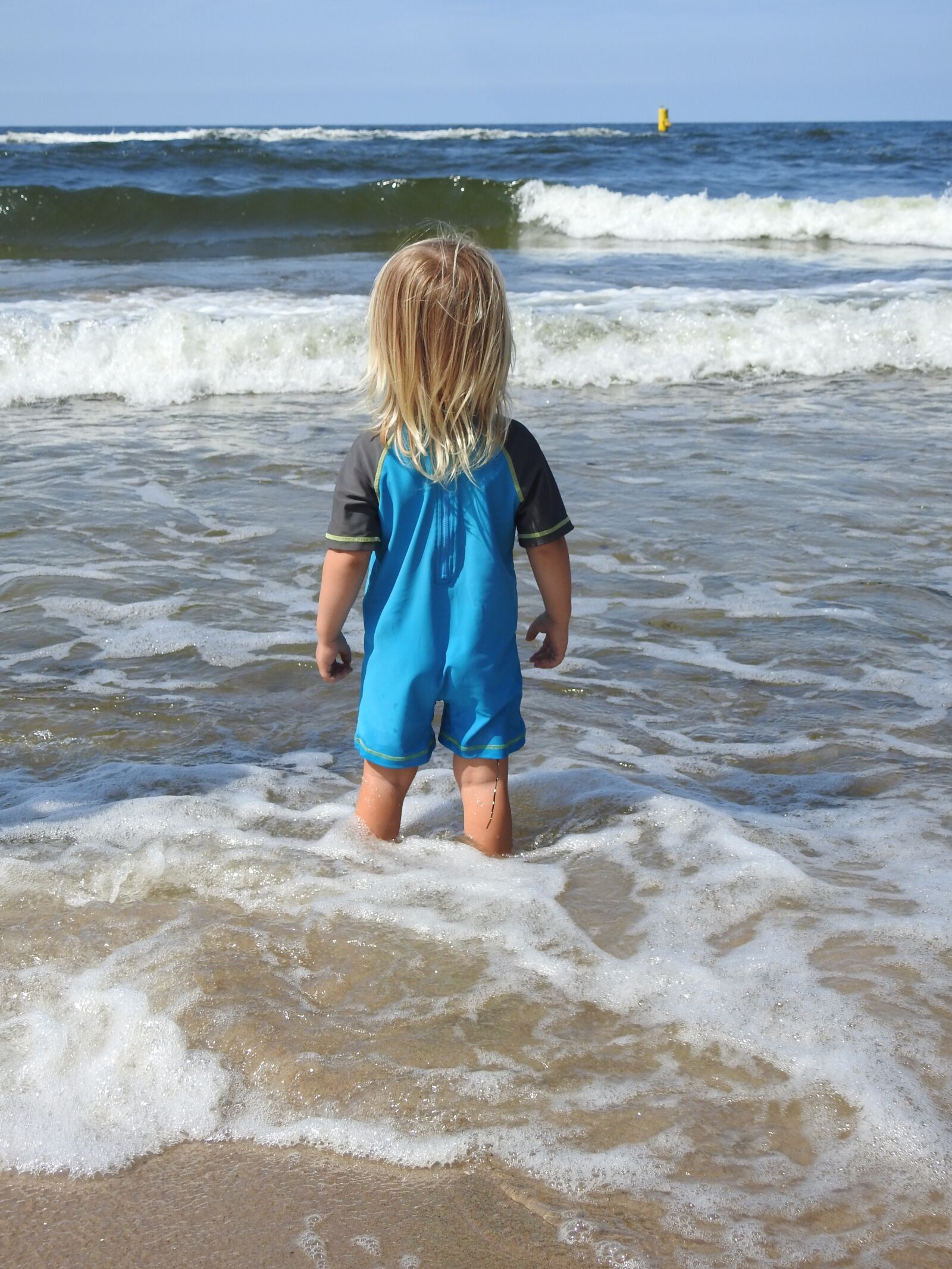 Nikon Coolpix P900 sample photo. Child, beach, sea photography
