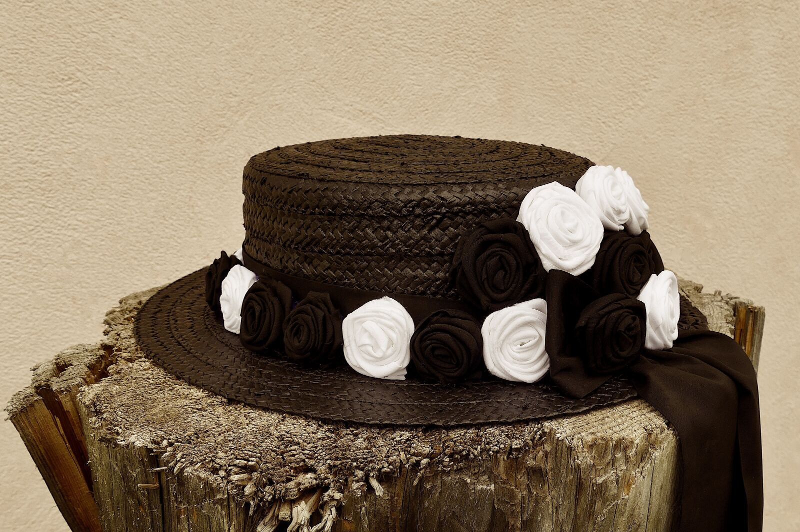 Panasonic Lumix DMC-FZ1000 sample photo. Straw hat, hat, headwear photography