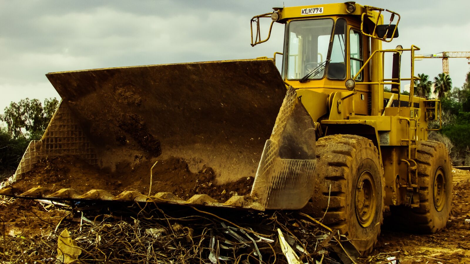 Canon PowerShot SX400 IS sample photo. Bulldozer, heavy machine, equipment photography