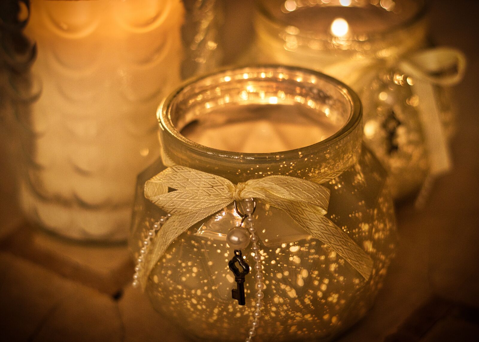 Canon EOS 200D (EOS Rebel SL2 / EOS Kiss X9) + Canon EF 50mm F1.8 STM sample photo. Candle, tealight, light photography