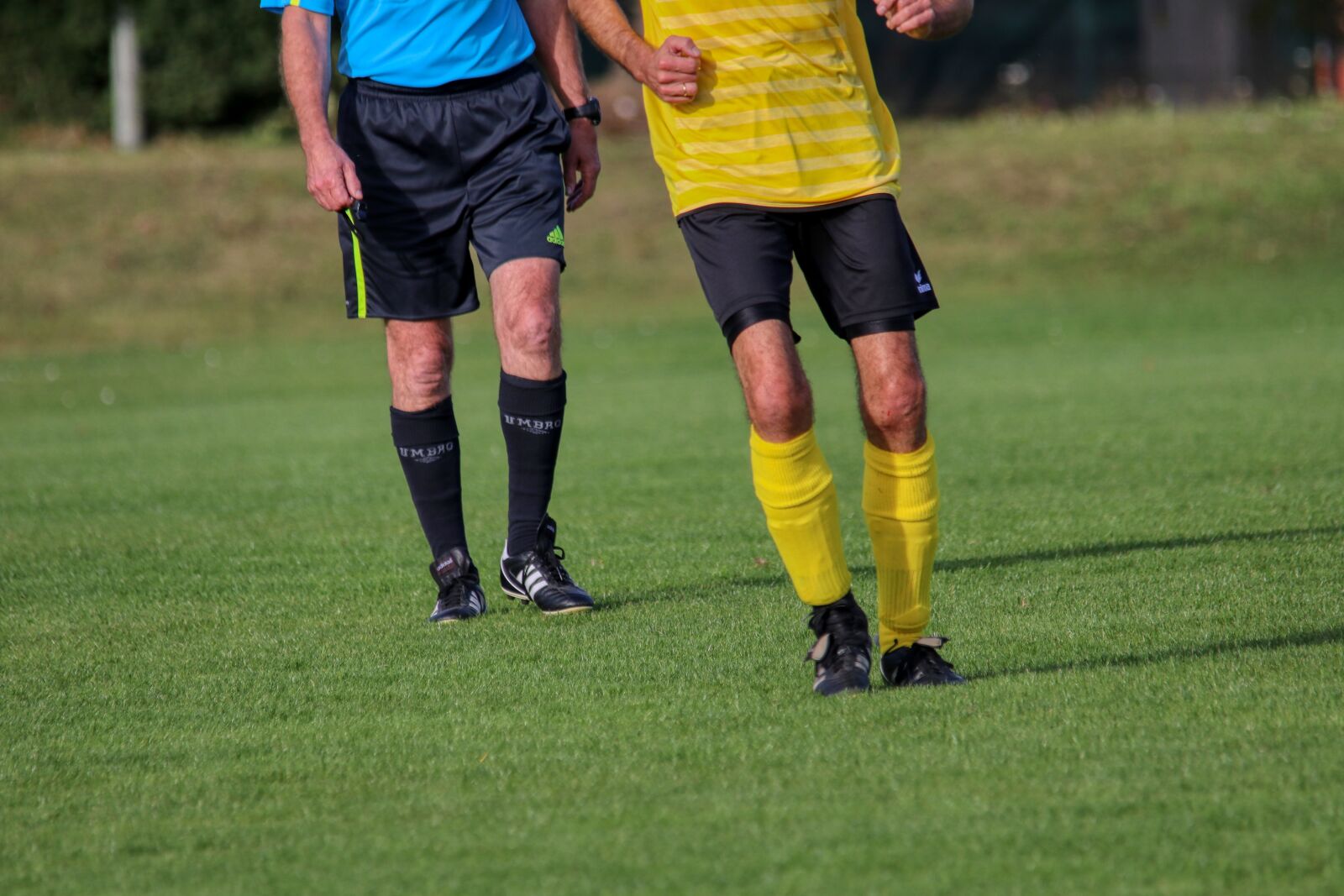 Canon EOS 80D sample photo. Football, jersey, referee photography