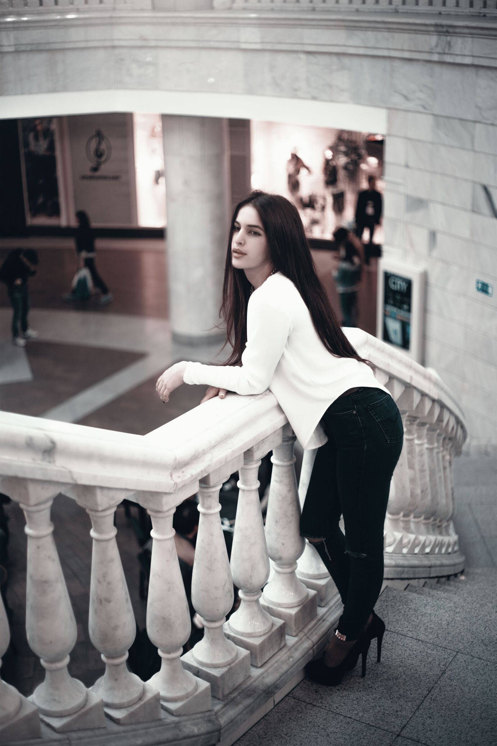 Canon EOS 5D Mark III sample photo. Girl, stylish, gum photography