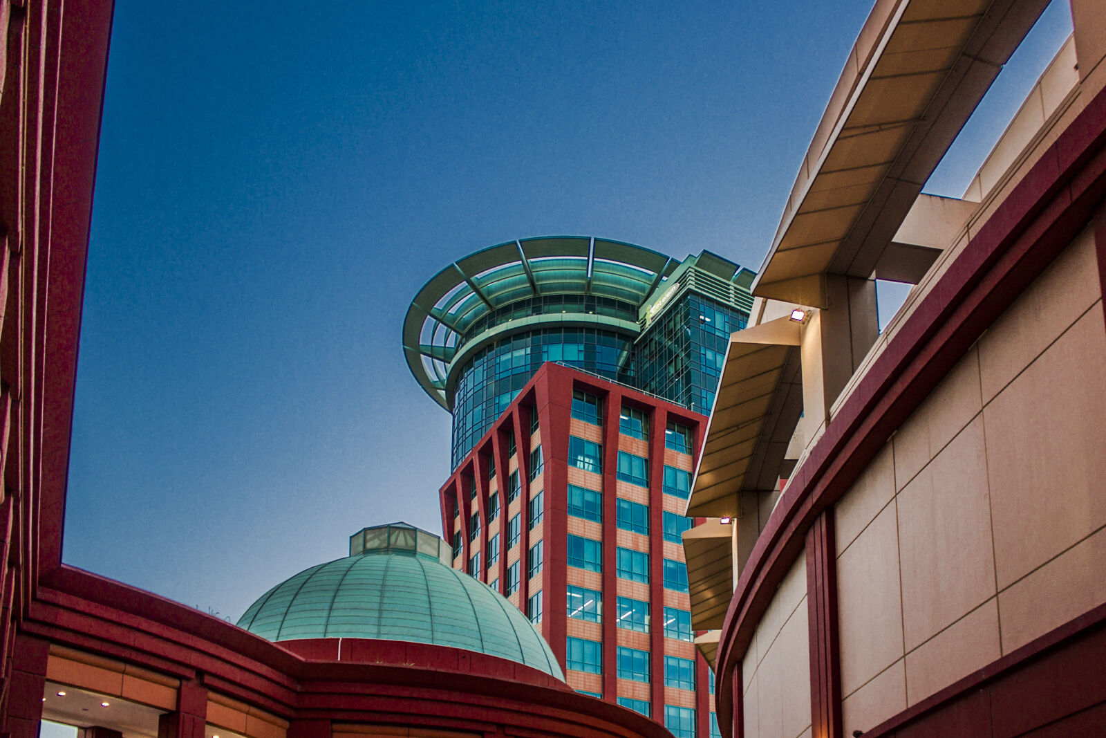 Canon EOS 600D (Rebel EOS T3i / EOS Kiss X5) sample photo. Architecture, futuristic, urban, scene photography
