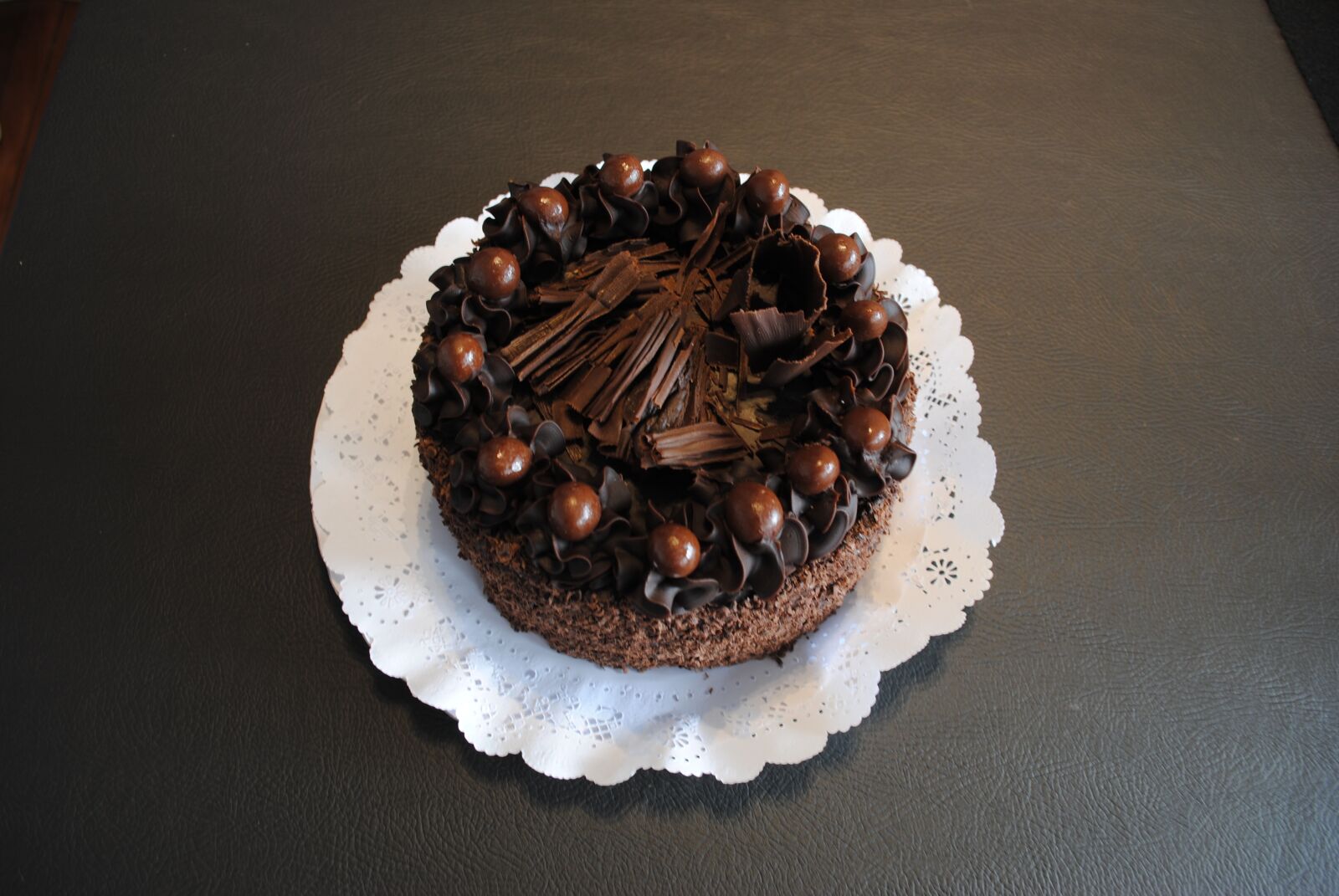 Nikon D3000 sample photo. Cake, black, rico photography
