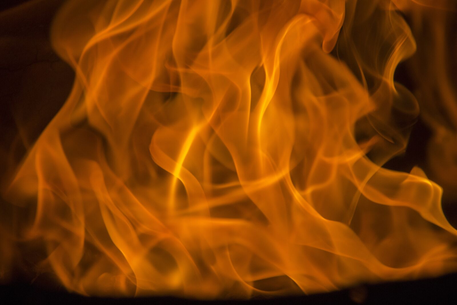 Canon EOS 700D (EOS Rebel T5i / EOS Kiss X7i) sample photo. Fire, heat, calls photography