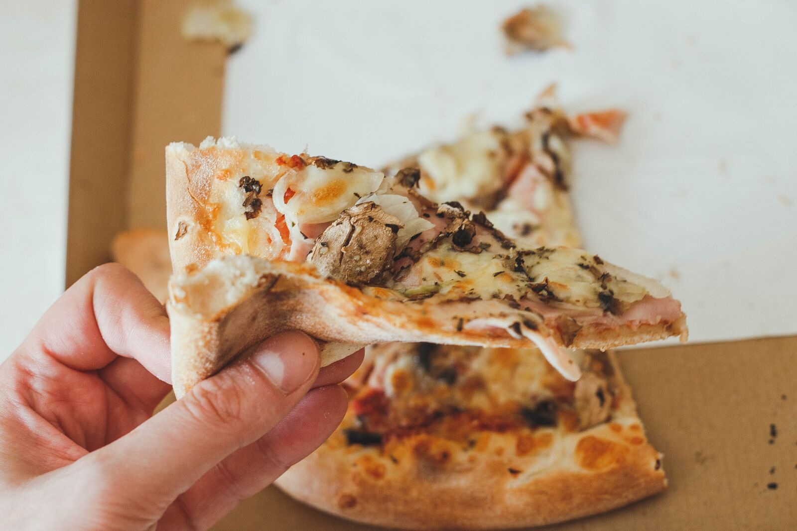 Canon EF 50mm F1.8 II sample photo. Pizza, eating, food photography
