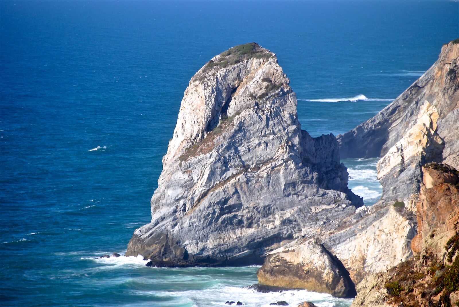 Nikon D3000 sample photo. Rock, sea, surf photography