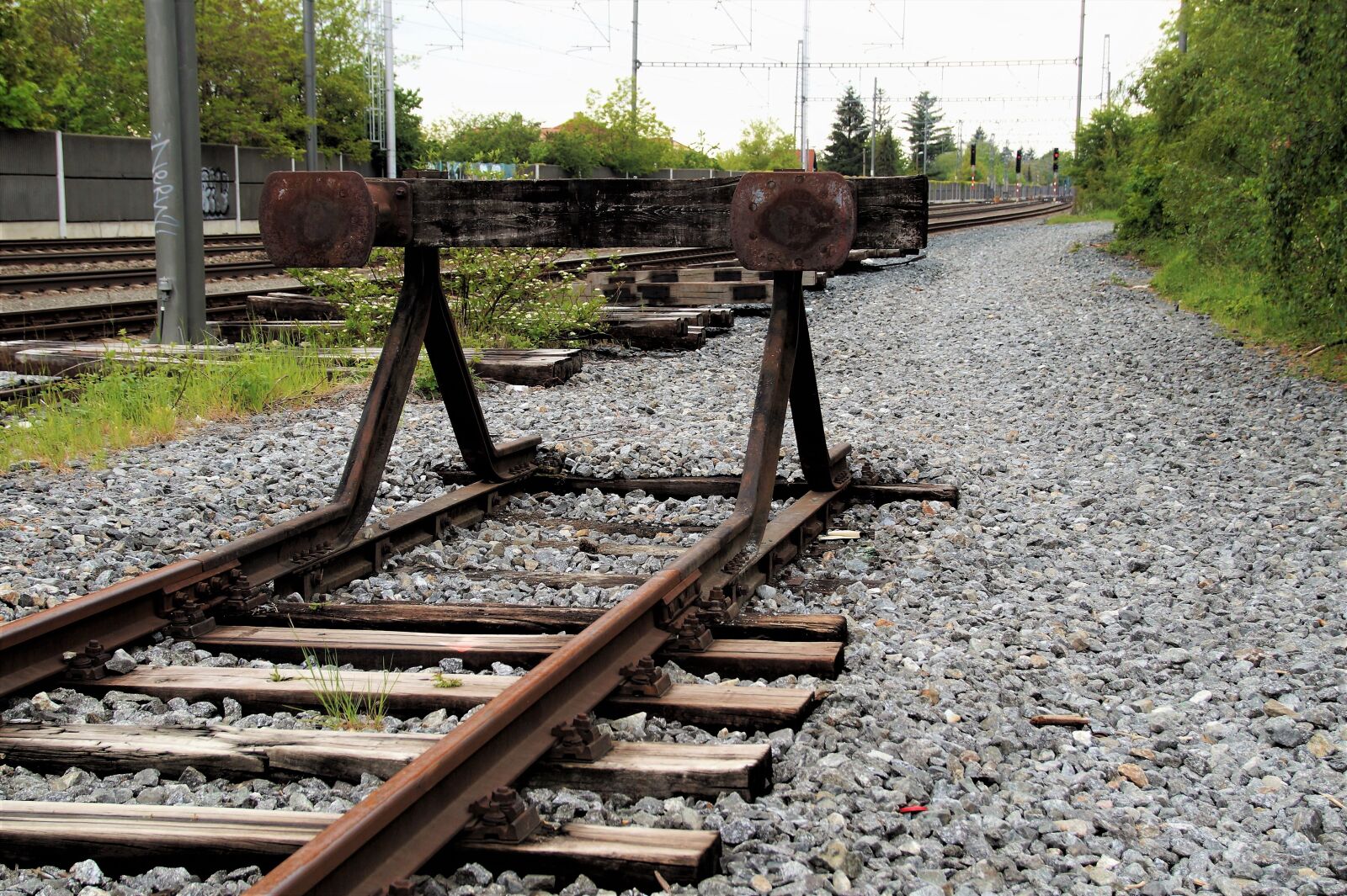 Sony SLT-A58 sample photo. Line, end, track photography