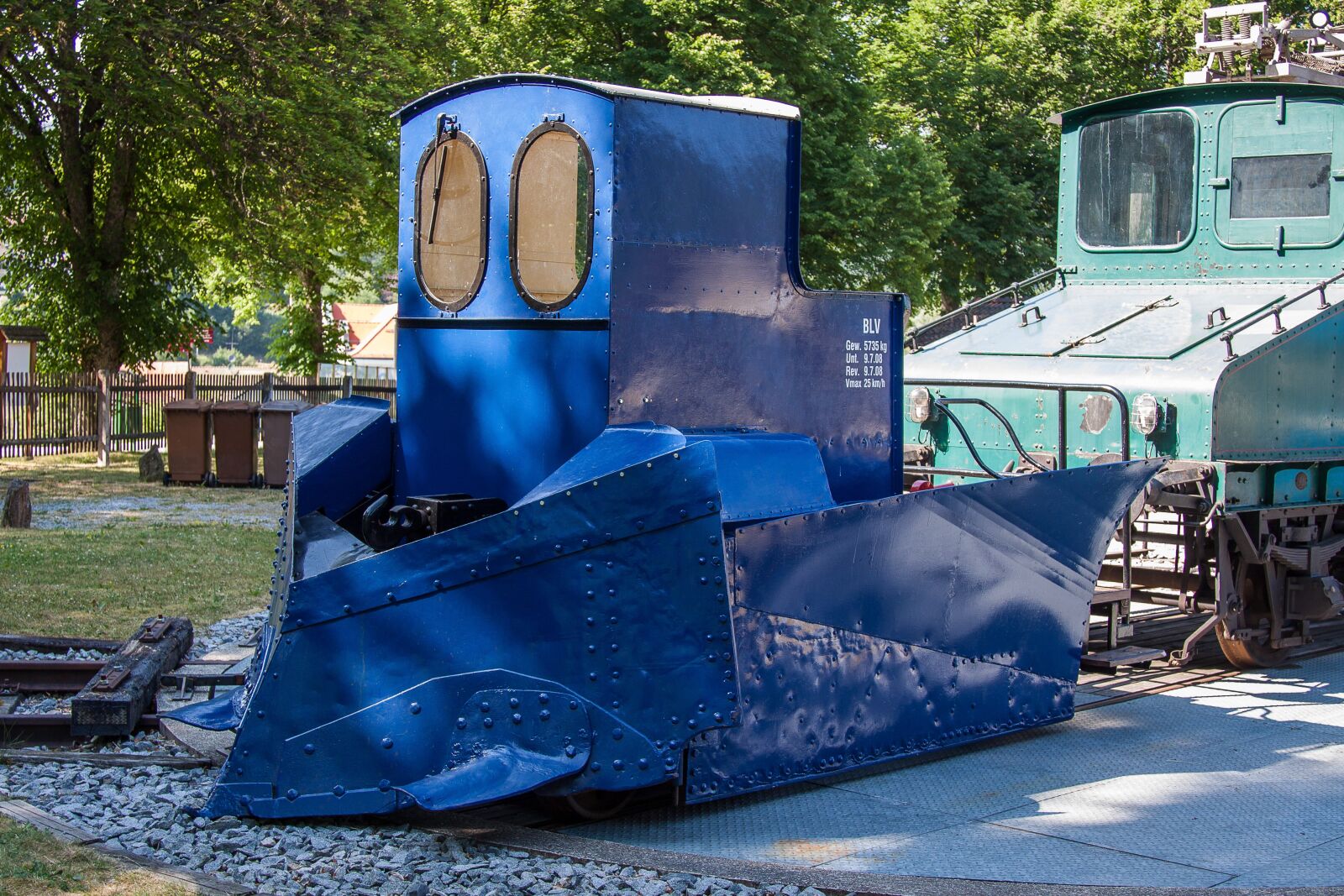 Canon EOS 50D + Canon EF 24-105mm F4L IS USM sample photo. Locomotive, loco, snow plough photography