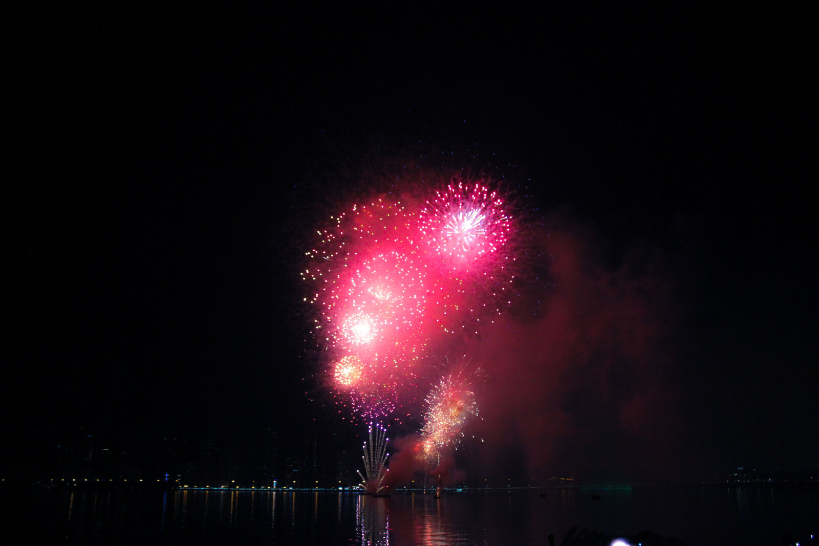 Canon EF-S 18-55mm F3.5-5.6 IS sample photo. Dubai, firework, fireworks, new photography