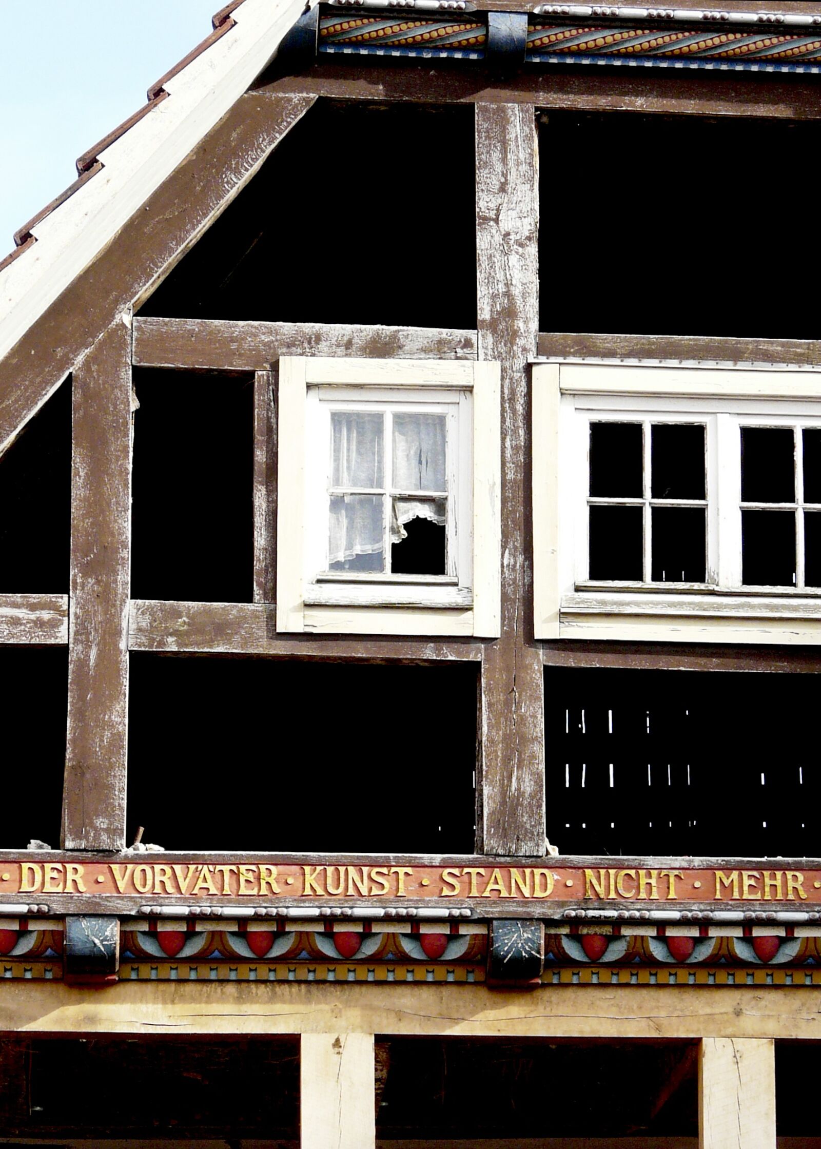 Panasonic DMC-FZ18 sample photo. Window, ruin, bar photography