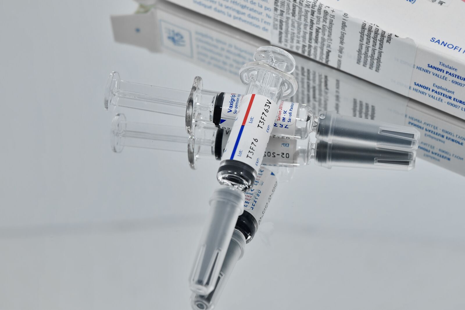 Nikon D5500 sample photo. Cure, influenza, injection, medical photography