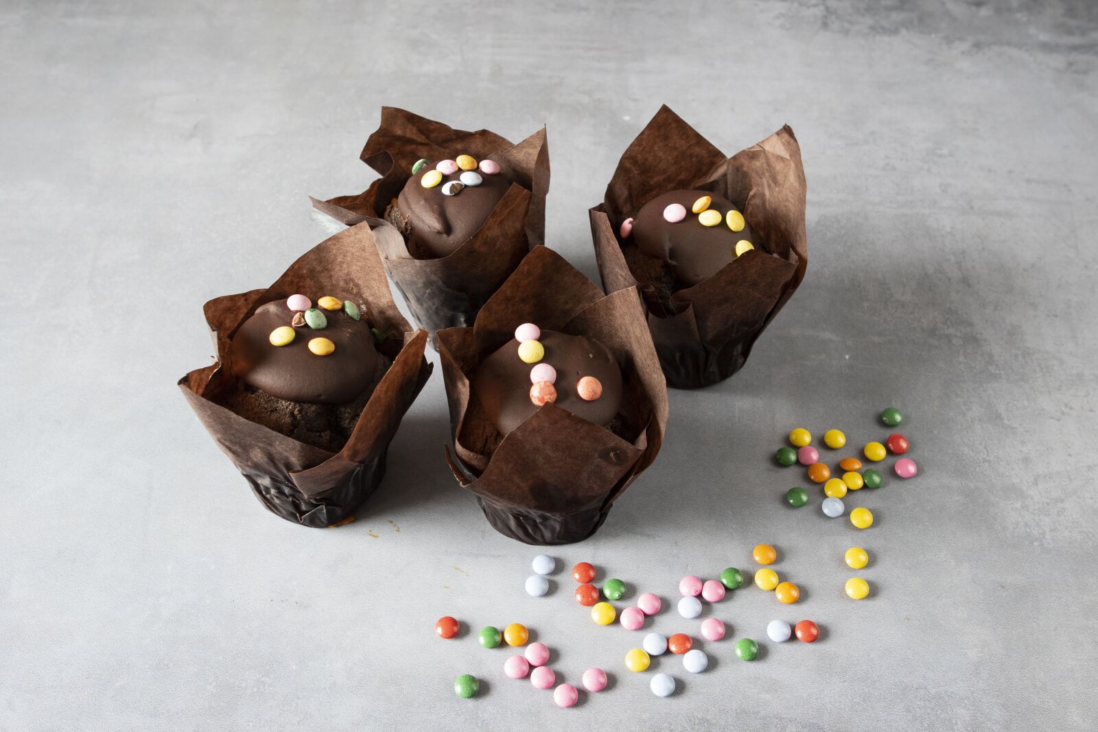 Canon EOS 7D Mark II sample photo. Cake, muffien, smarties photography