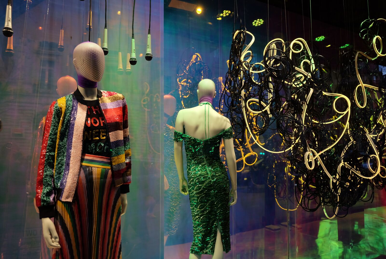 Fujifilm X-T10 sample photo. Window, fashion, display dummy photography