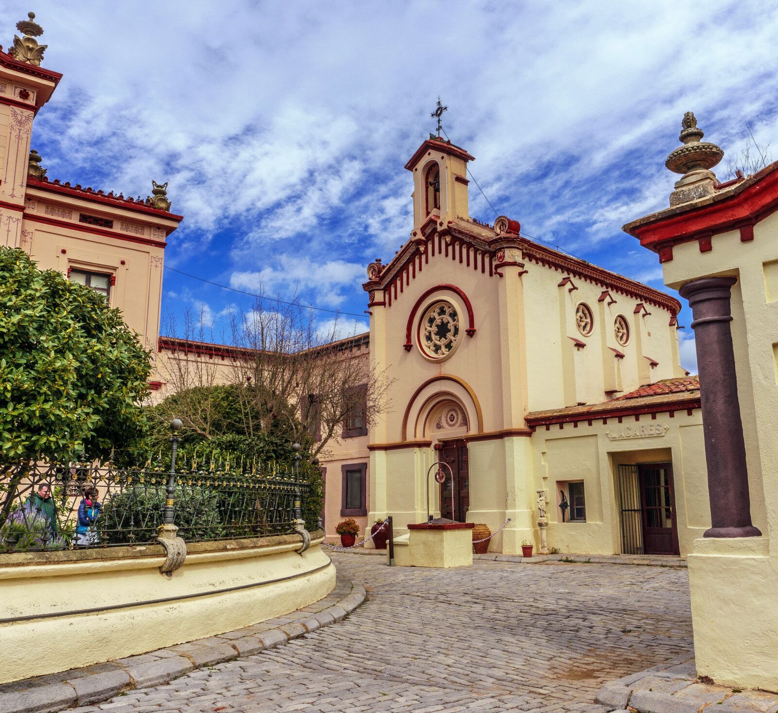 Sony E 16-50mm F3.5-5.6 PZ OSS sample photo. Architecture, temple, church photography