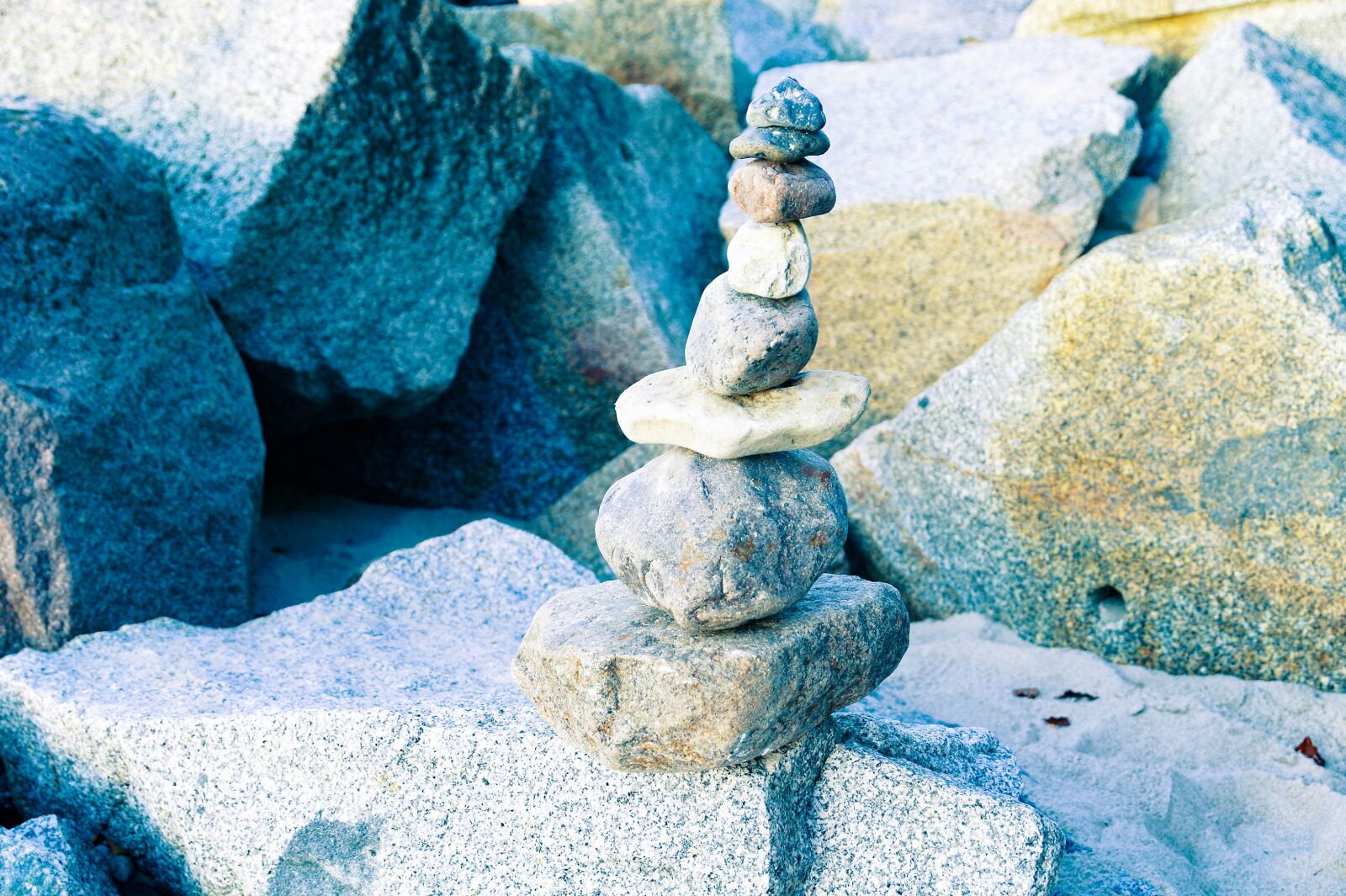 Sony Alpha DSLR-A550 sample photo. Stones, sea, blue photography